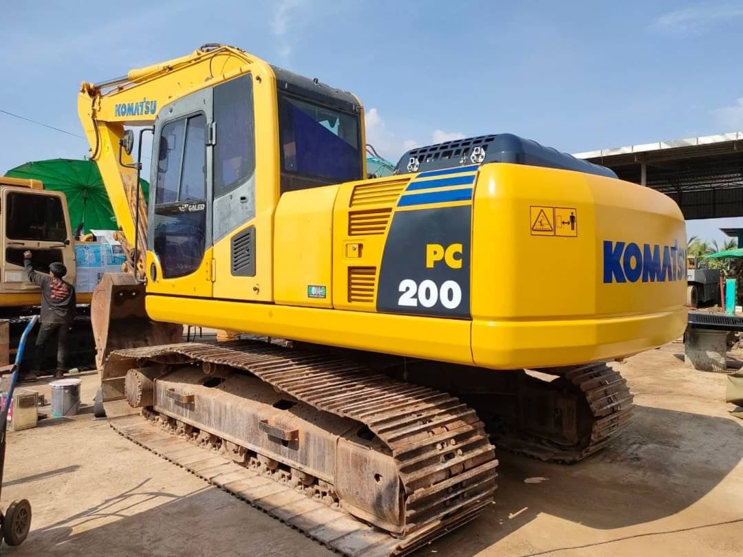 รถขุดPC200