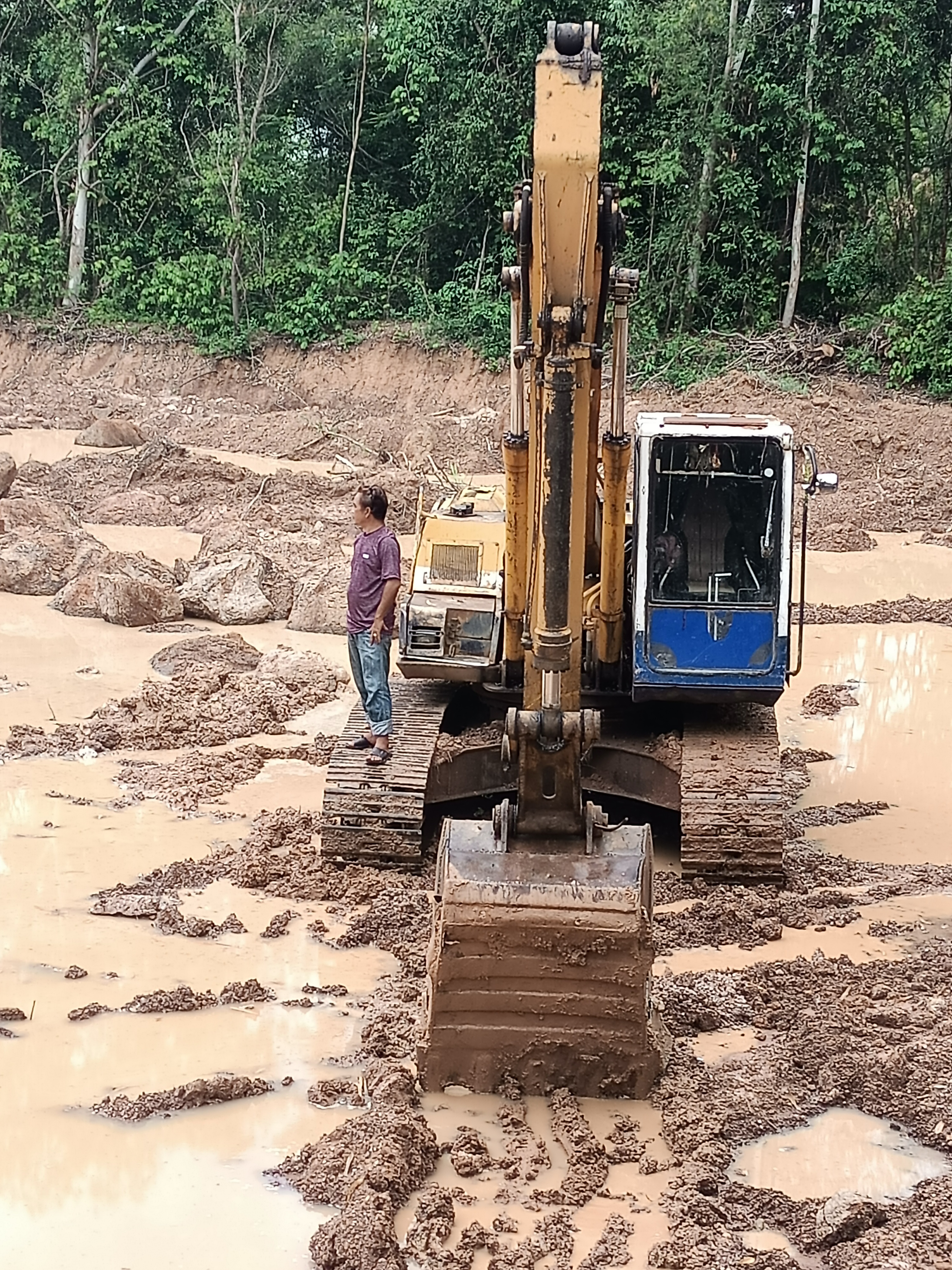 ขาย KOMATSU 200-5 พร้อมลงเลยครับคันนี้