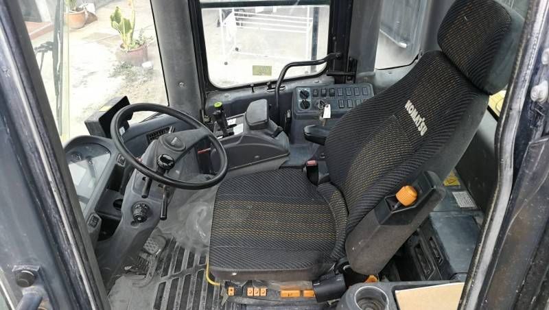 ขายถูก รถตักล้อยาง เอวอ่อน KOMATSU WA380-5 รุ่นใหม่ น่าใช้ ชั่วโมงน้อย รถสวยมาก นำเข้าจากญี่ปุ่น