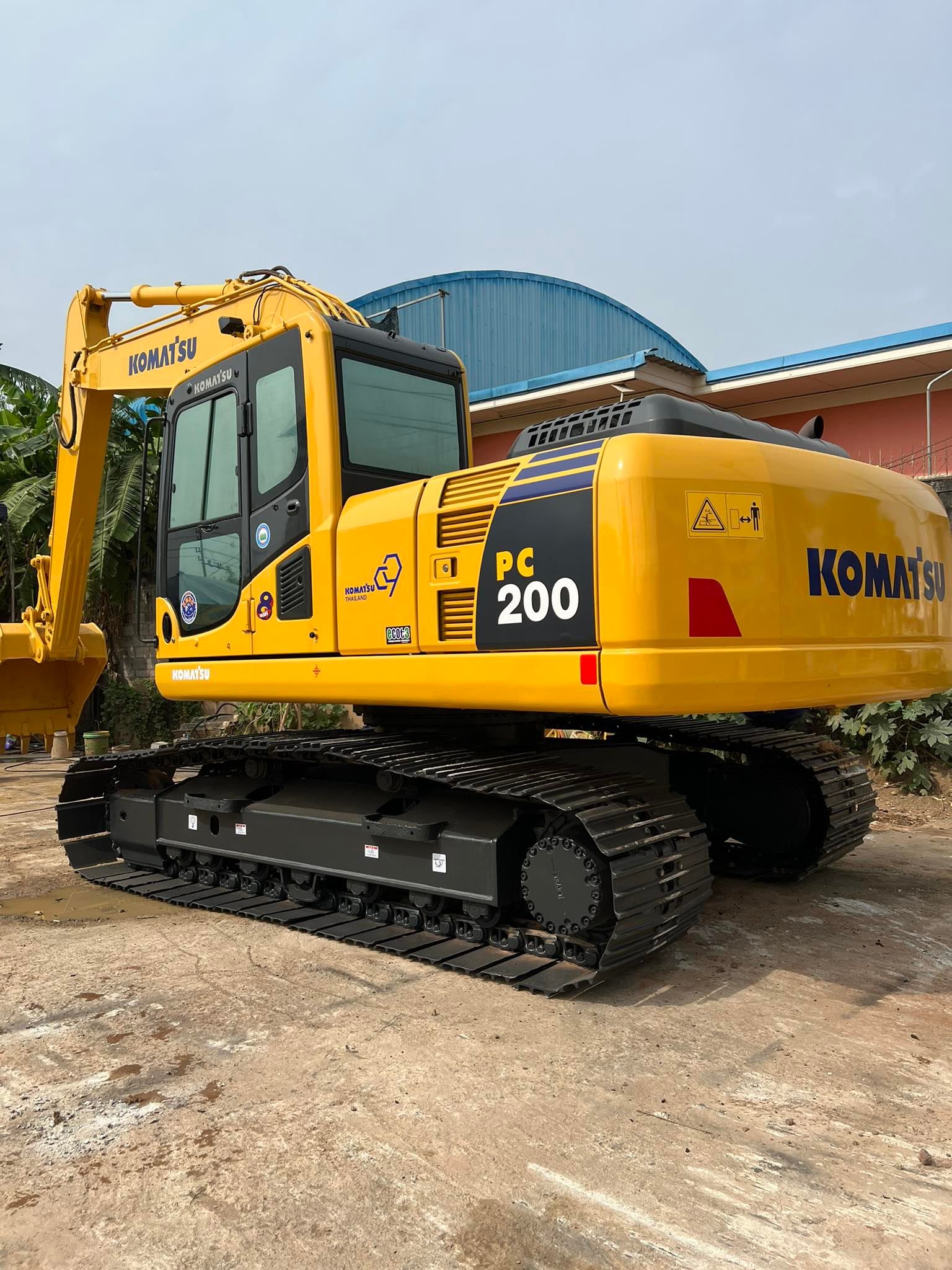 ขายแบคโฮ Komatsu PC200-8MO 098-7155789 086-4631102