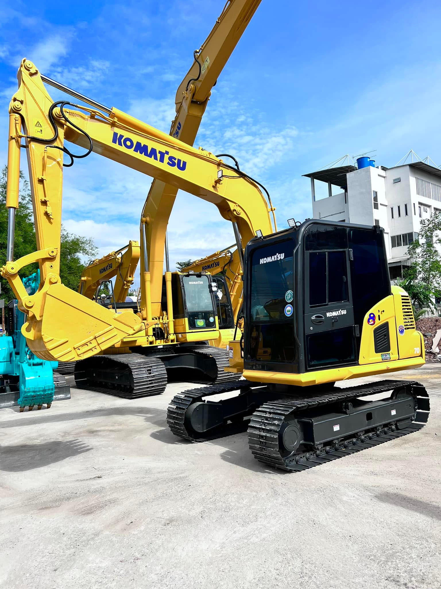 ขายแบคโฮ Komatsu PC70-8 ใช้งานน้อย 4500ชม. 086-4631102 ขายแบคโฮ Komatsu PC70-8 ใช้งานน้อย 4500ชม. 086-4631102
