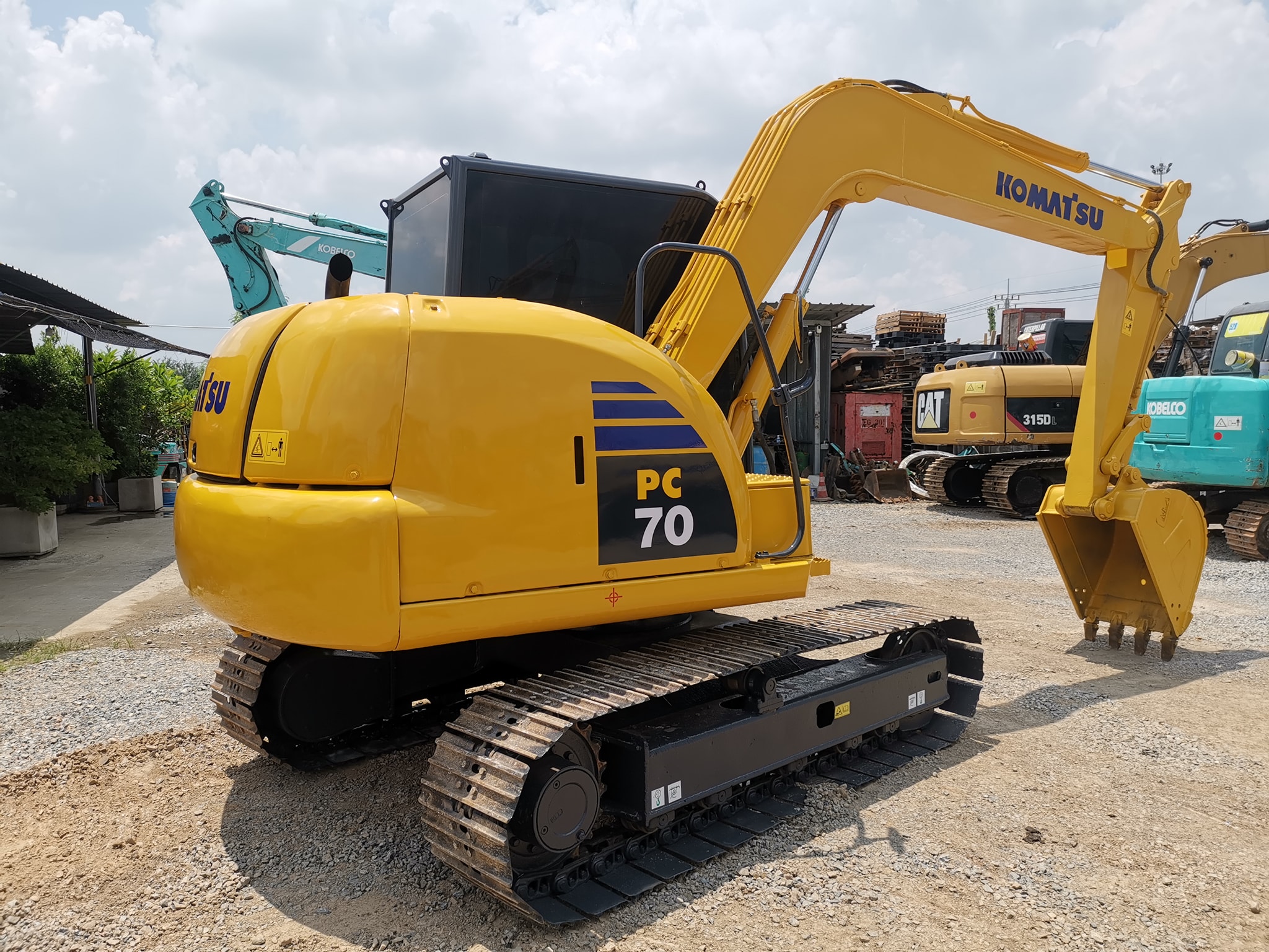 ขายแบคโฮ Komatsu PC70-8 098-7155789 086-4631102 ขายแบคโฮ Komatsu PC70-8 098-7155789 086-4631102