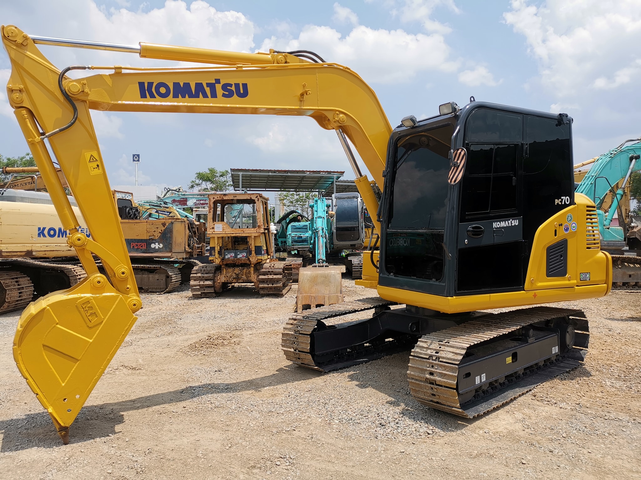 ขายแบคโฮ Komatsu PC70-8 098-7155789 086-4631102 ขายแบคโฮ Komatsu PC70-8 098-7155789 086-4631102
