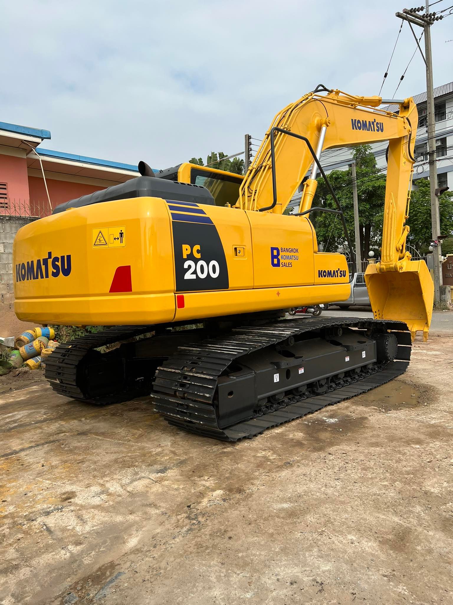 ขายแบคโฮ Komatsu PC200-8MO 098-7155789 086-4631102