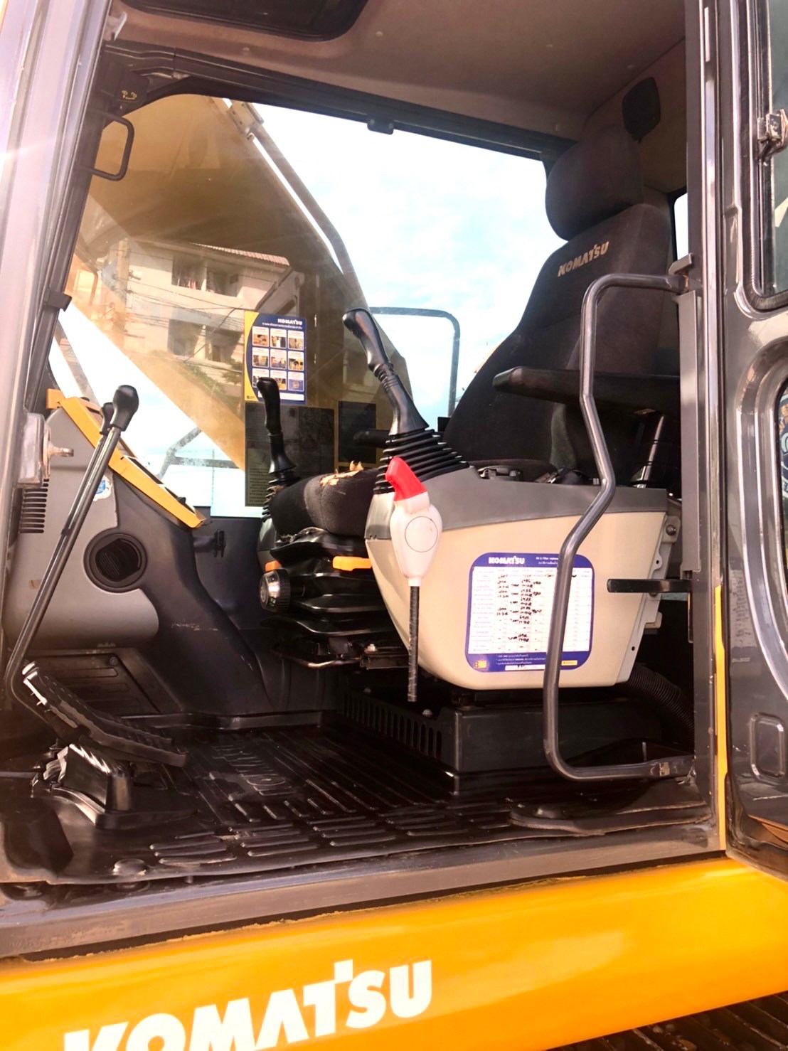 ขายแบคโฮ PC200-8MO สด-ผ่อน 086-4631102