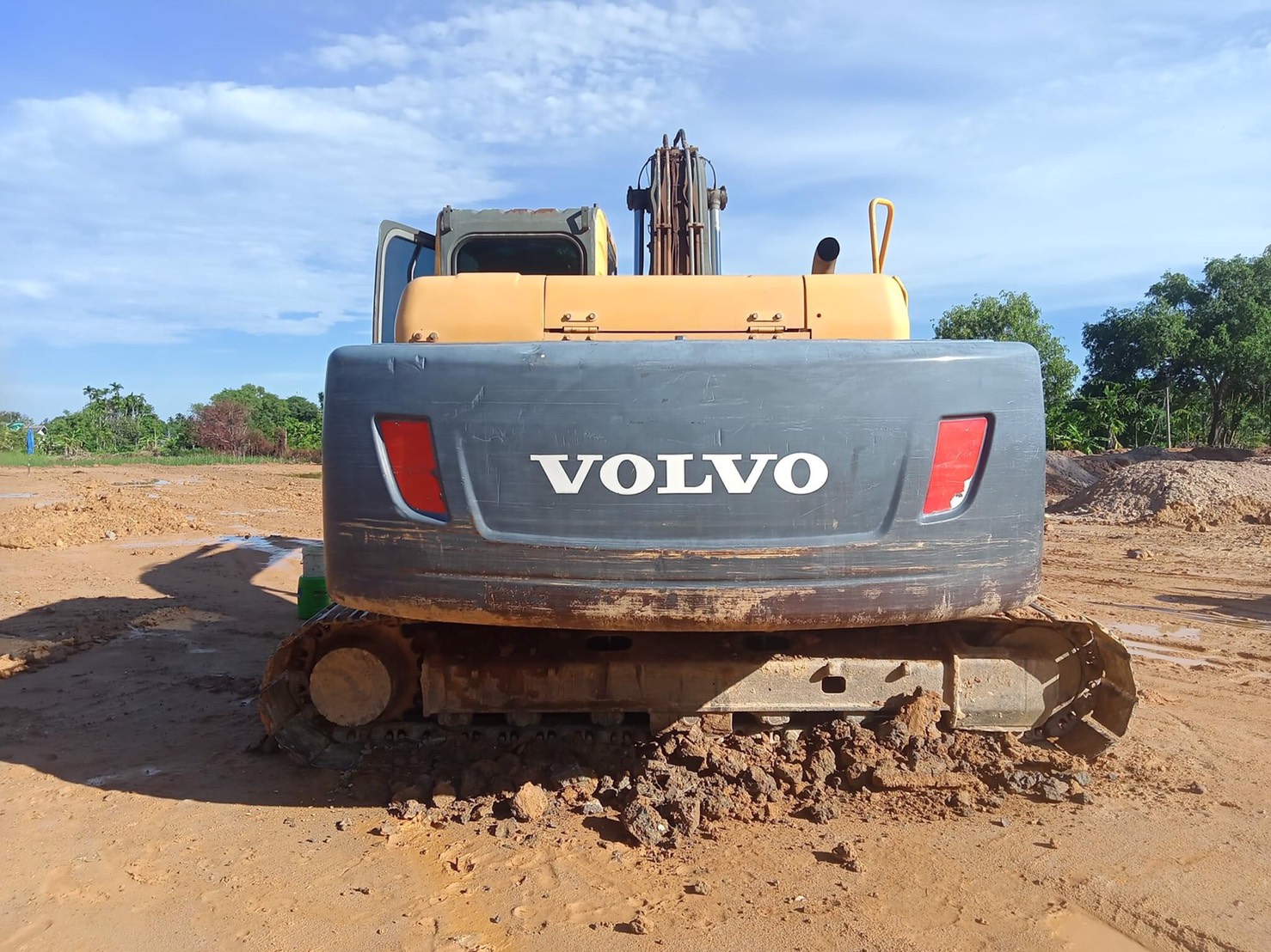 ขายรถแบคโฮ Volvo ec210B prime ราคาไม่แพง 086-4631102