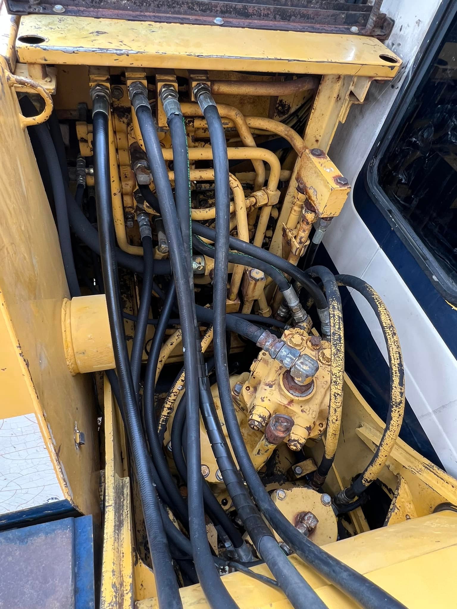 ขายแบคโฮ Komatsu PC60-6 พร้อมใช้ 098-7155789 086-4631102 ขายแบคโฮ Komatsu PC60-6 พร้อมใช้ 098-7155789 086-4631102