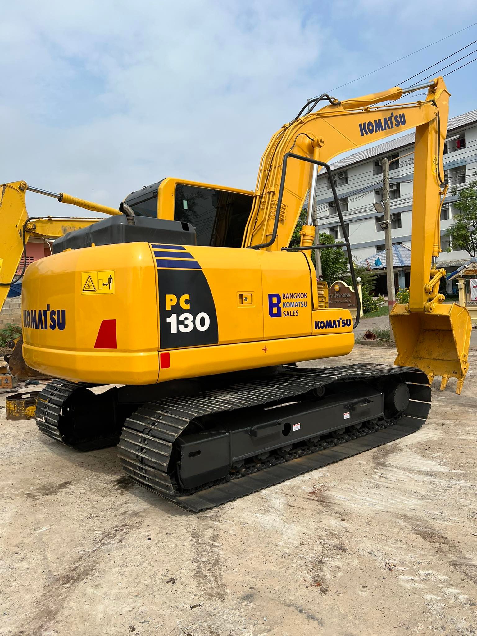 ขายแบคโฮ Komatsu PC130-8 098-7155789 086-4631102 ขายแบคโฮ Komatsu PC130-8 098-7155789 086-4631102