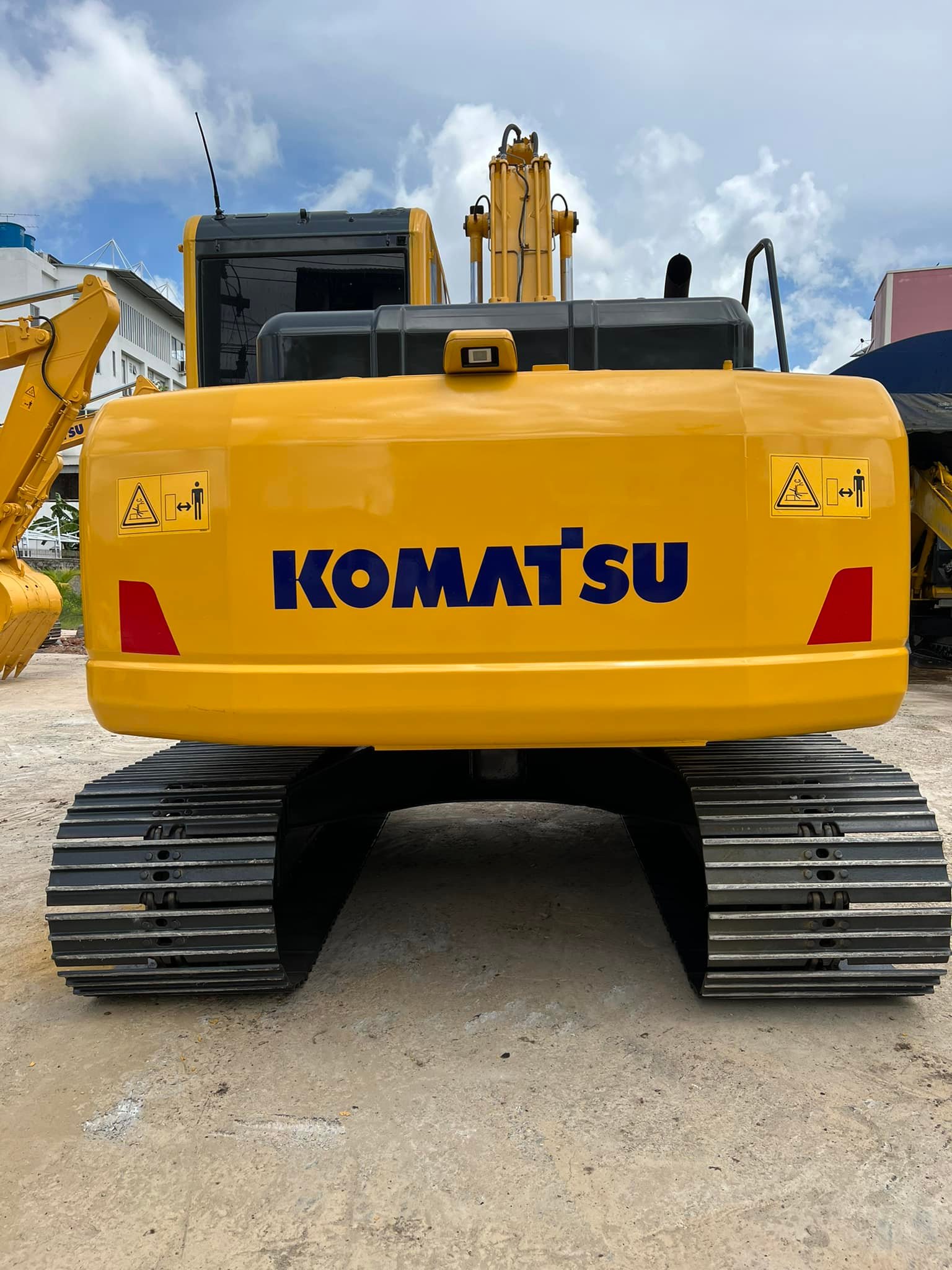 ขายแบคโฮ Komatsu PC130-8 098-7155789  086-4631102