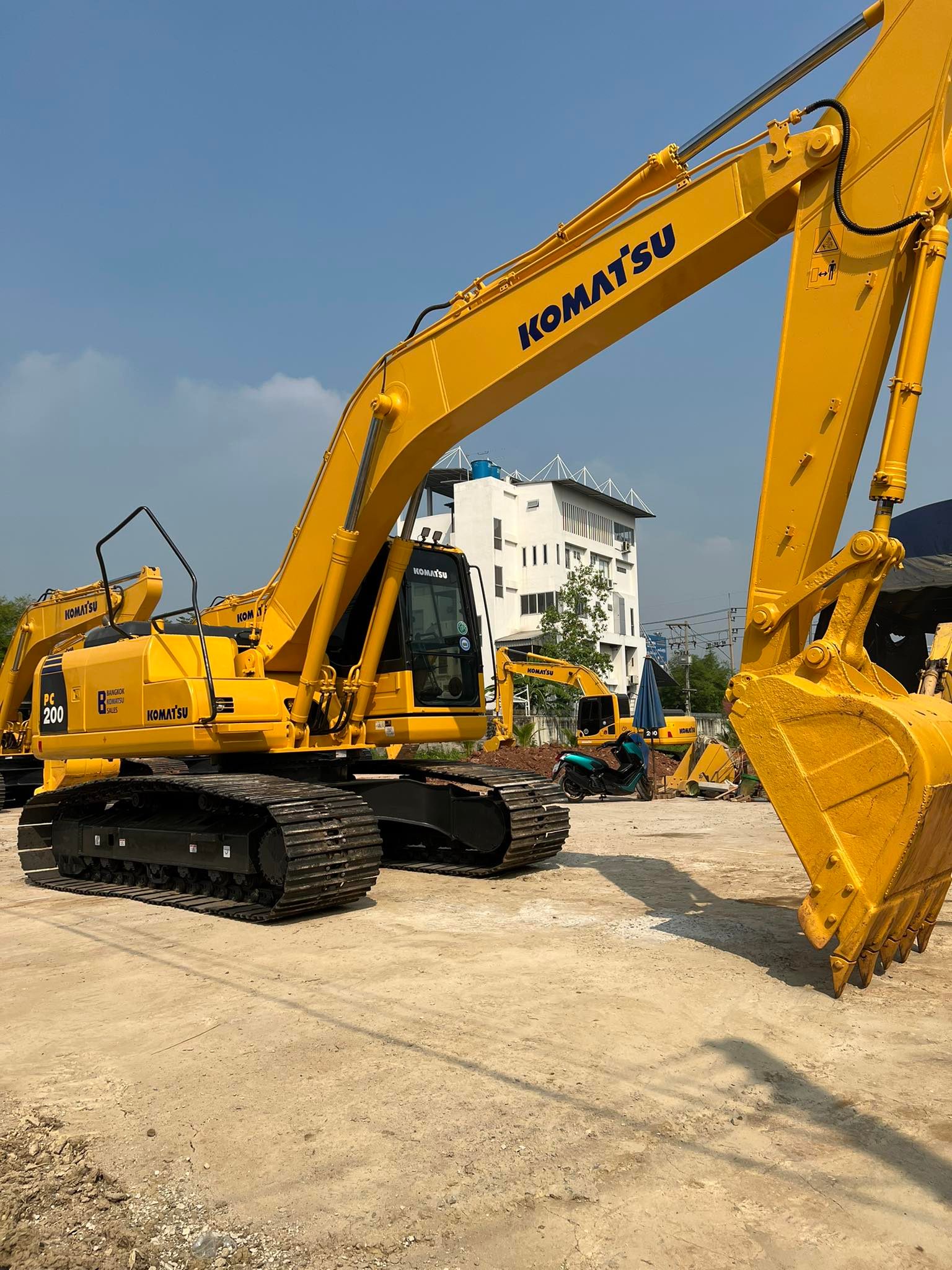 ขายแบคโฮ Komatsu PC200-8 098-7155789 086-4631102