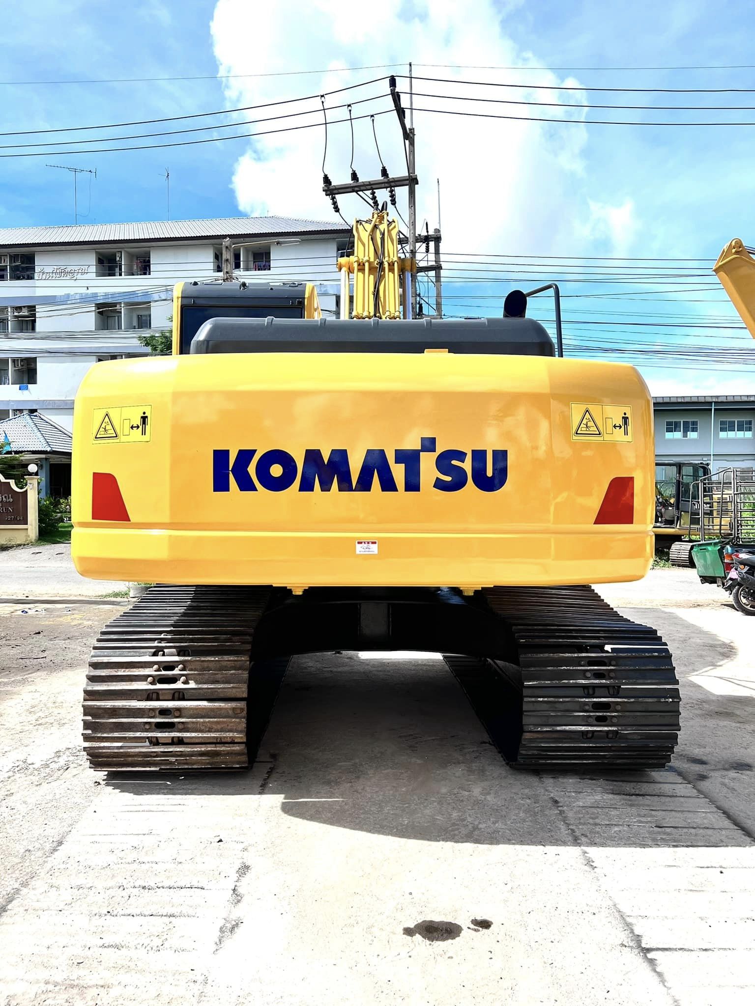 ขายแบคโฮ Komatsu PC200-8 พร้อมใช้ สด-ผ่อนได้ ขายแบคโฮ Komatsu PC200-8 พร้อมใช้ สด-ผ่อนได้