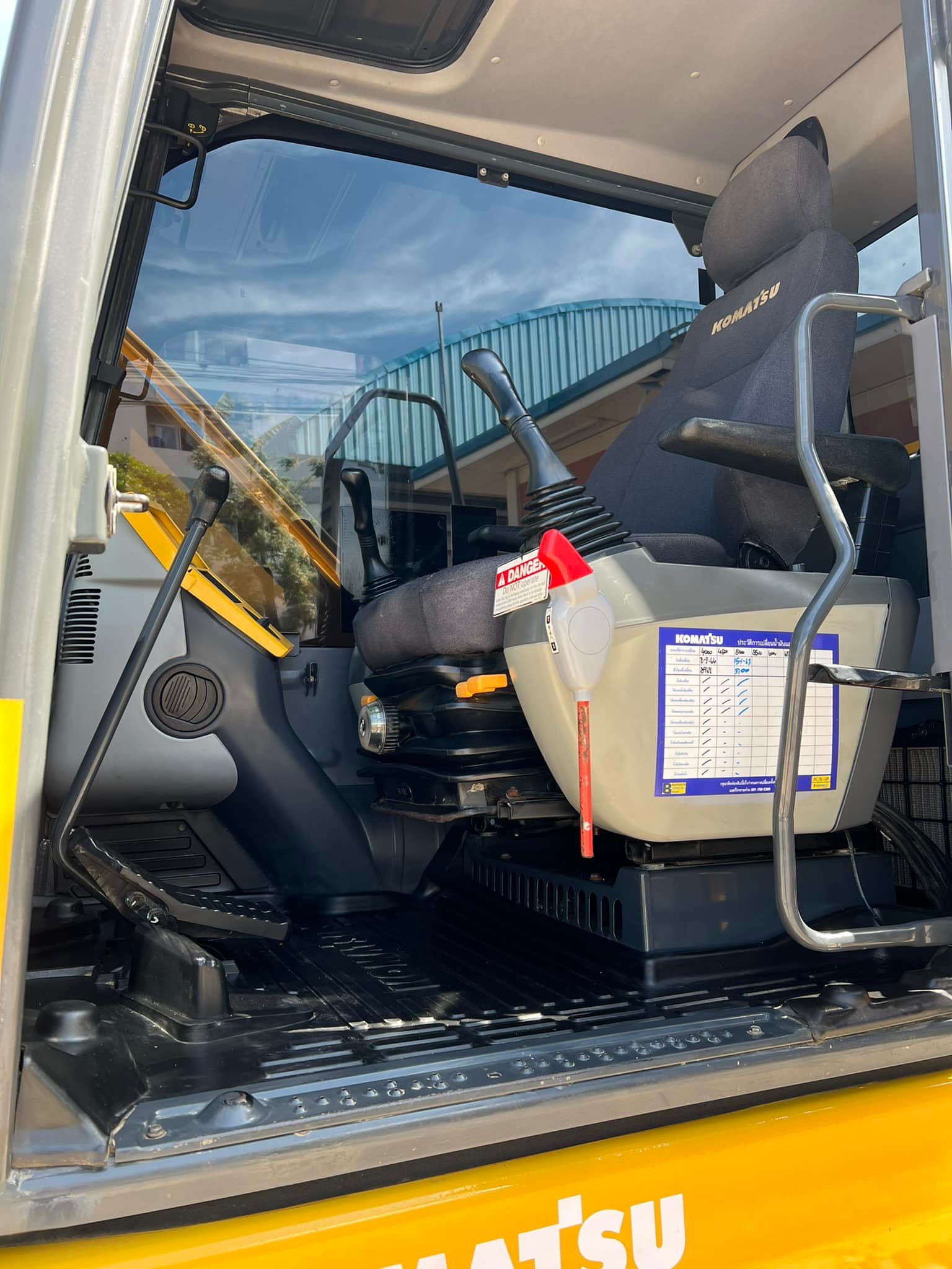 ขายแบคโฮ Komatsu PC130-8 098-7155789  086-4631102