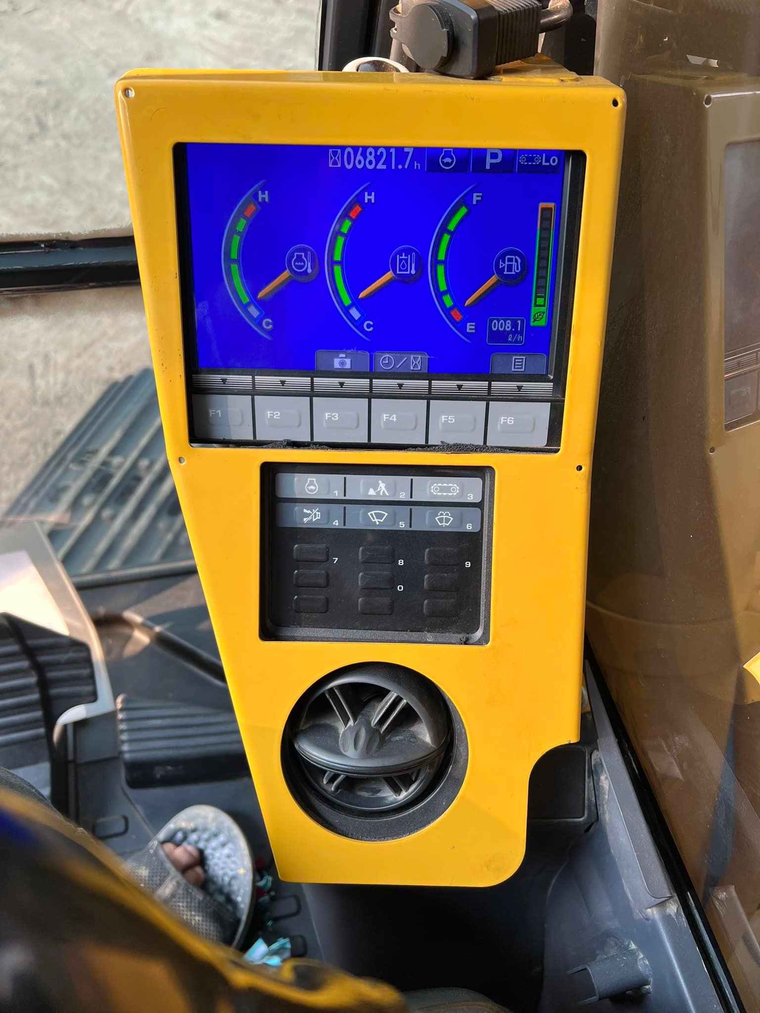 ขายแบคโฮ PC200-8MO  6.000 ชั่วโมง จัดไฟแนนซ์ได้
098-7155789 086-4631102