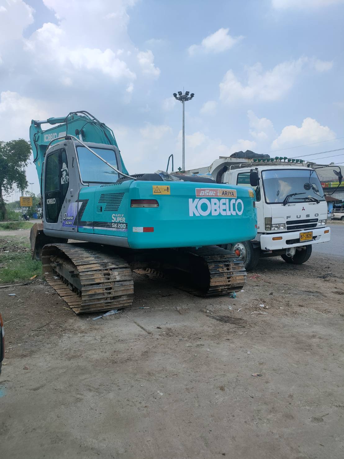 ขายแบคโฮ Kobelco SK200mark6Yn10Super รุ่นโครตฮิต ใช้หาเงิน
098-7155789   086-4631102