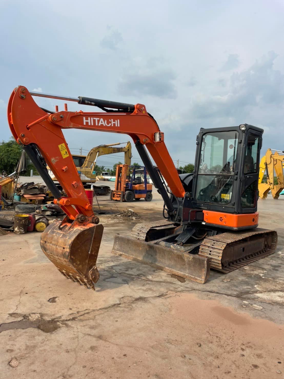 ขายแบคโฮ Hitachi Zx55USR 098-7155789 086-4631102