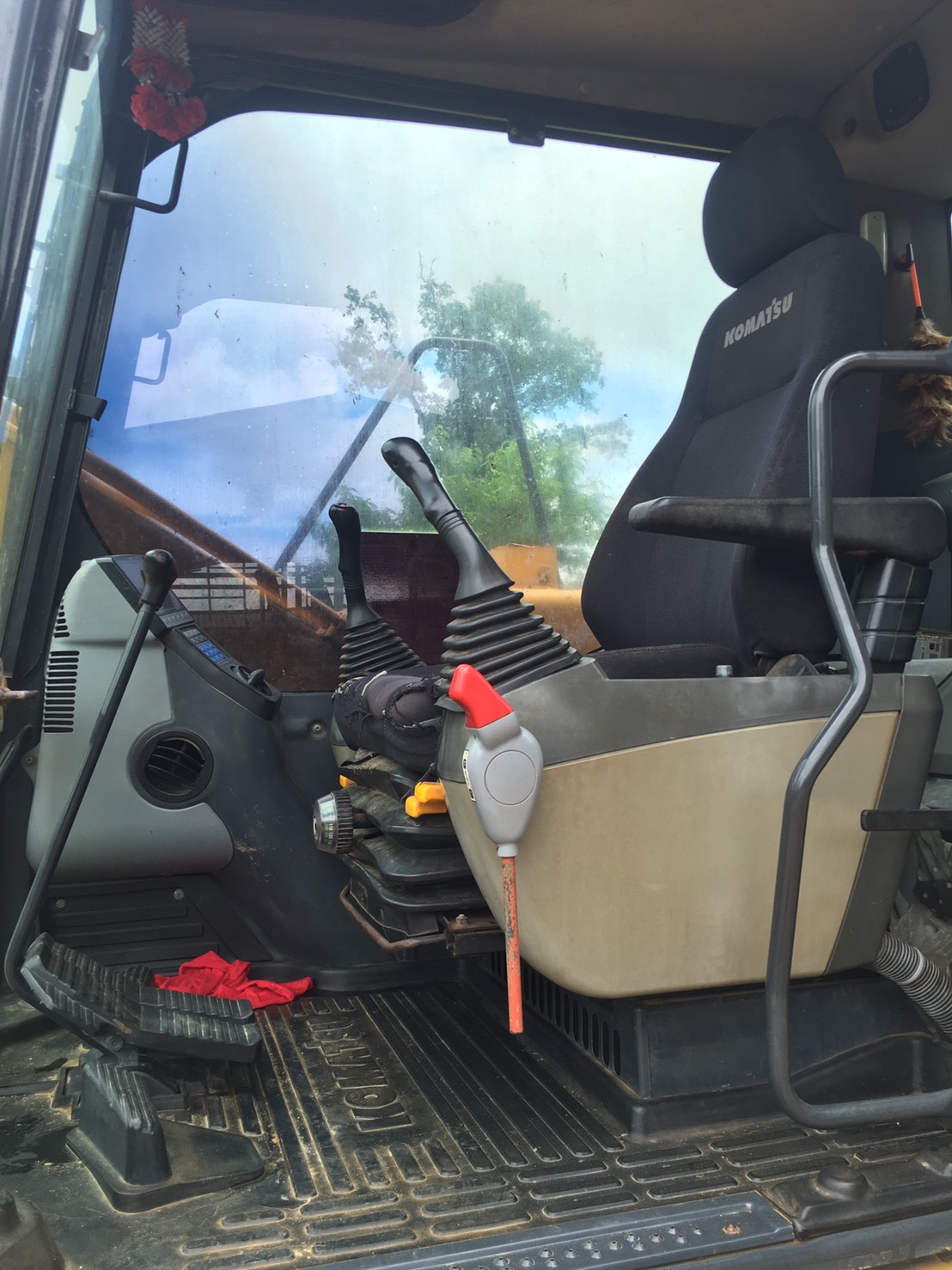 ขายแบคโฮ Komatsu PC130-8 ราคาไม่แรง พร้อมใช้งาน ขายแบคโฮ Komatsu PC130-8 ราคาไม่แรง พร้อมใช้งาน