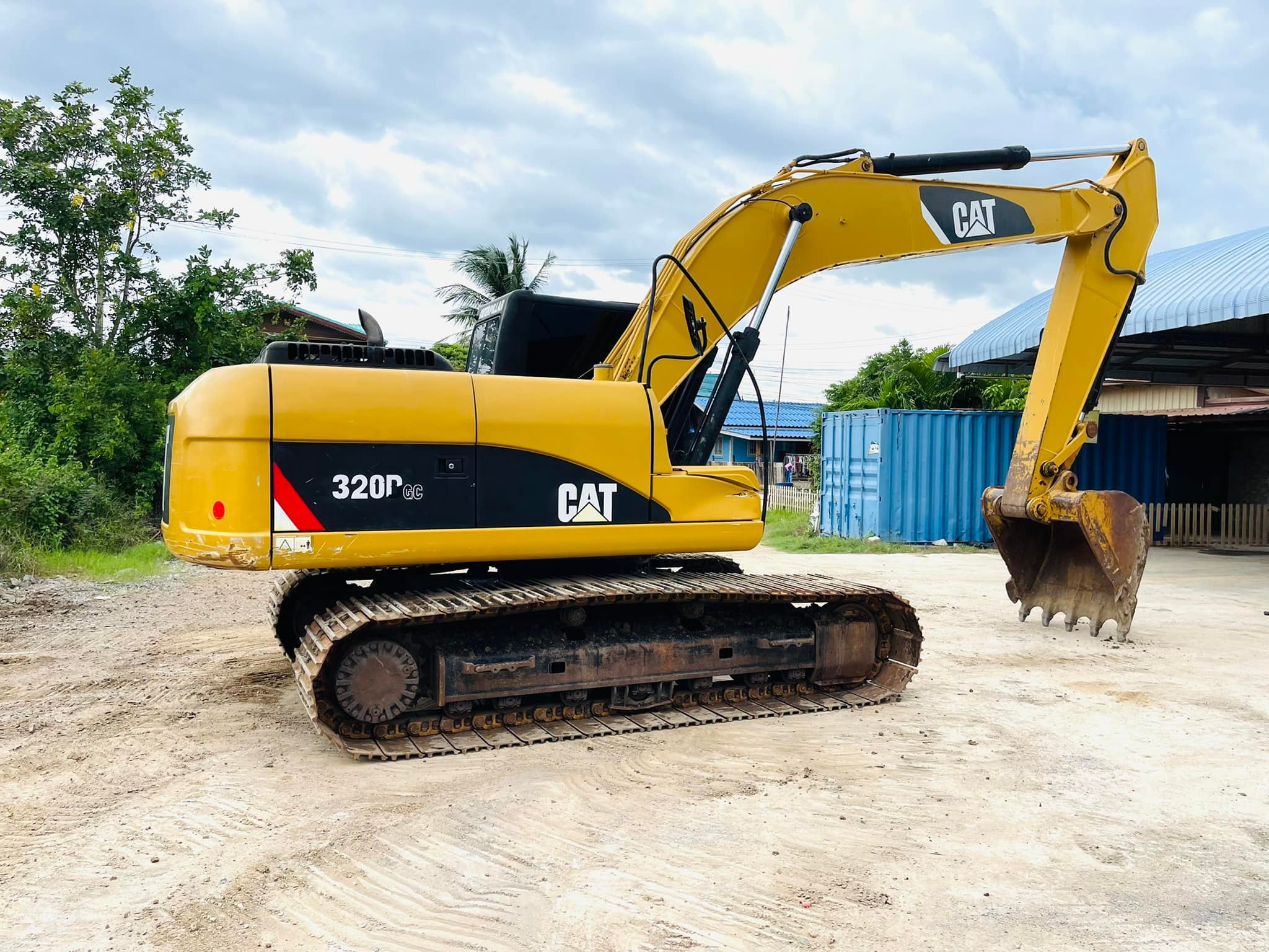 ขายรถแบคโฮ CAT 320DGC ดูรถที่ ราชบุรี ขายรถแบคโฮ CAT 320DGC ดูรถที่ ราชบุรี