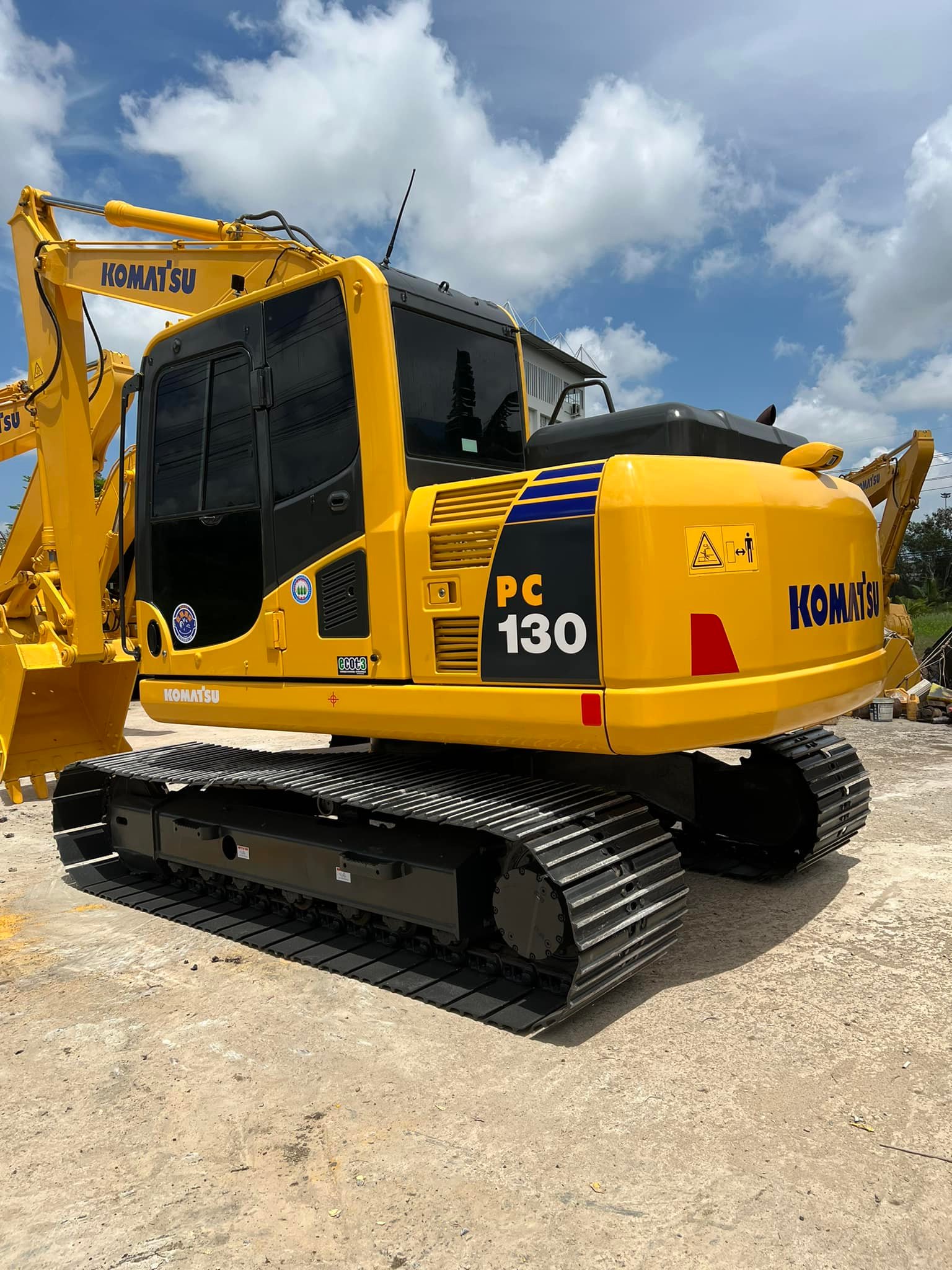 ขายแบคโฮ Komatsu PC130-8 098-7155789  086-4631102