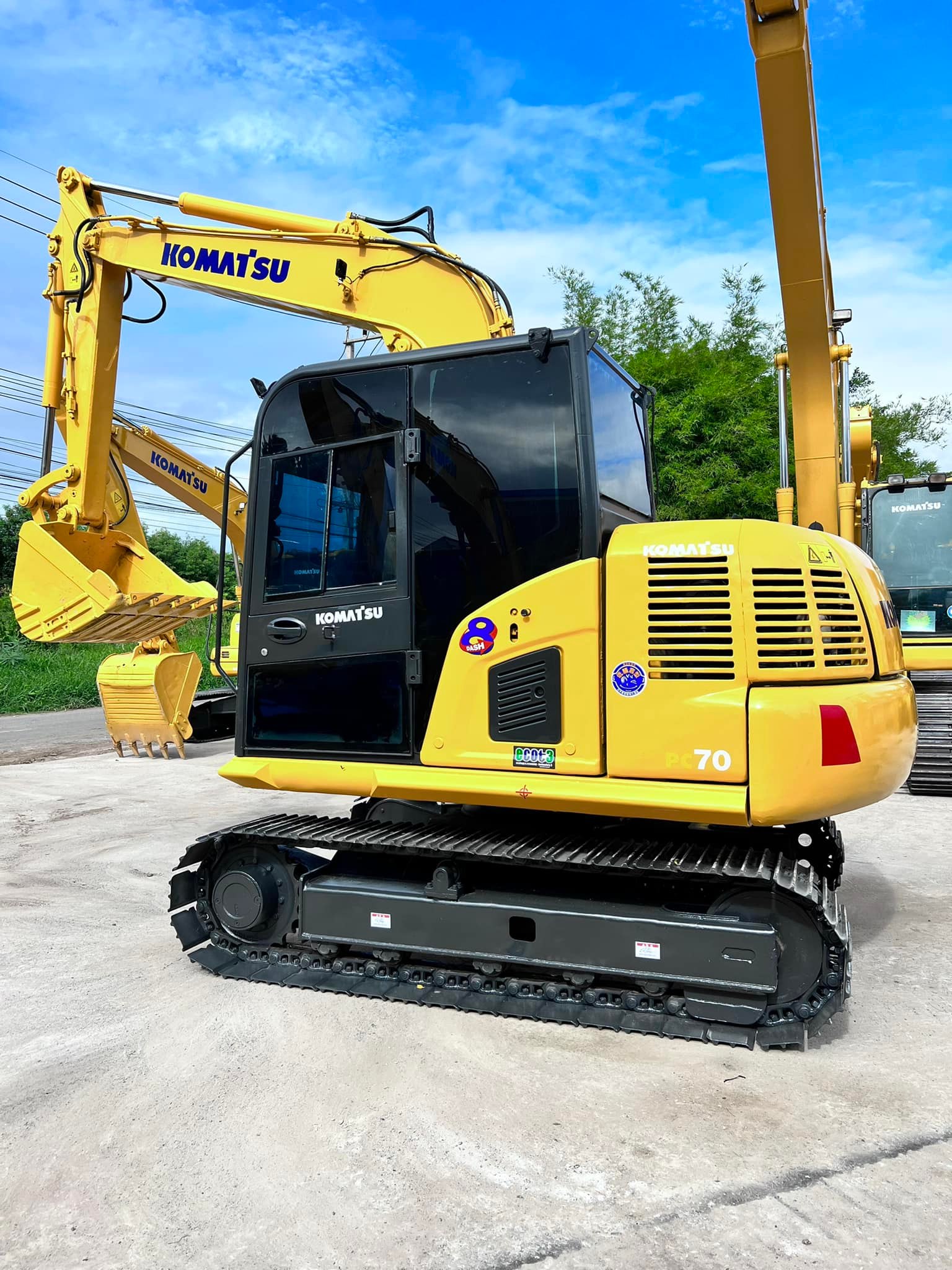 ขายแบคโฮ Komatsu PC70-8 ใช้งานน้อย 4500ชม. 086-4631102 ขายแบคโฮ Komatsu PC70-8 ใช้งานน้อย 4500ชม. 086-4631102