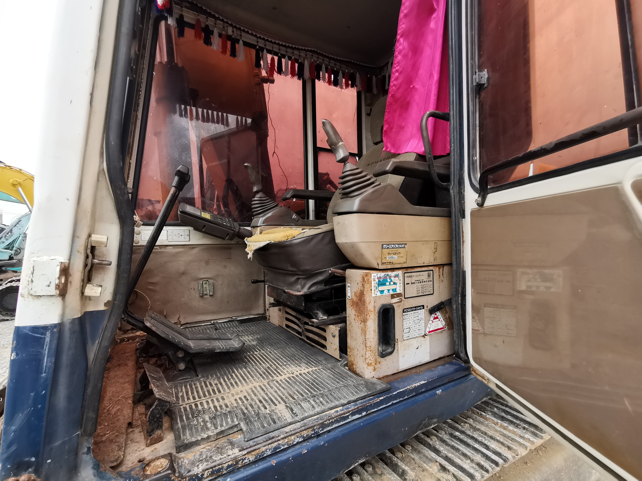 ขายแบคโฮ Komatsu PC120-5 098-7155789 086-4631102 ขายแบคโฮ Komatsu PC120-5 098-7155789 086-4631102