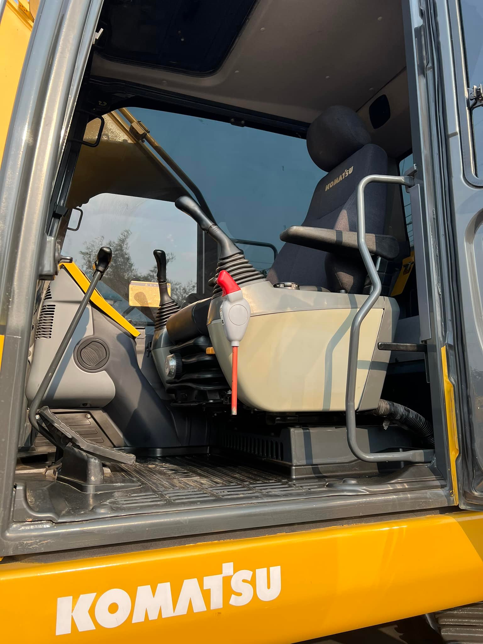 ขายแบคโฮ PC200-8MO  6.000 ชั่วโมง จัดไฟแนนซ์ได้
098-7155789 086-4631102