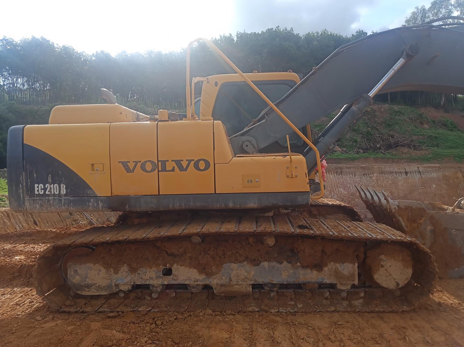 ขายรถแบคโฮ Volvo ec210B prime ราคาไม่แพง 086-4631102
