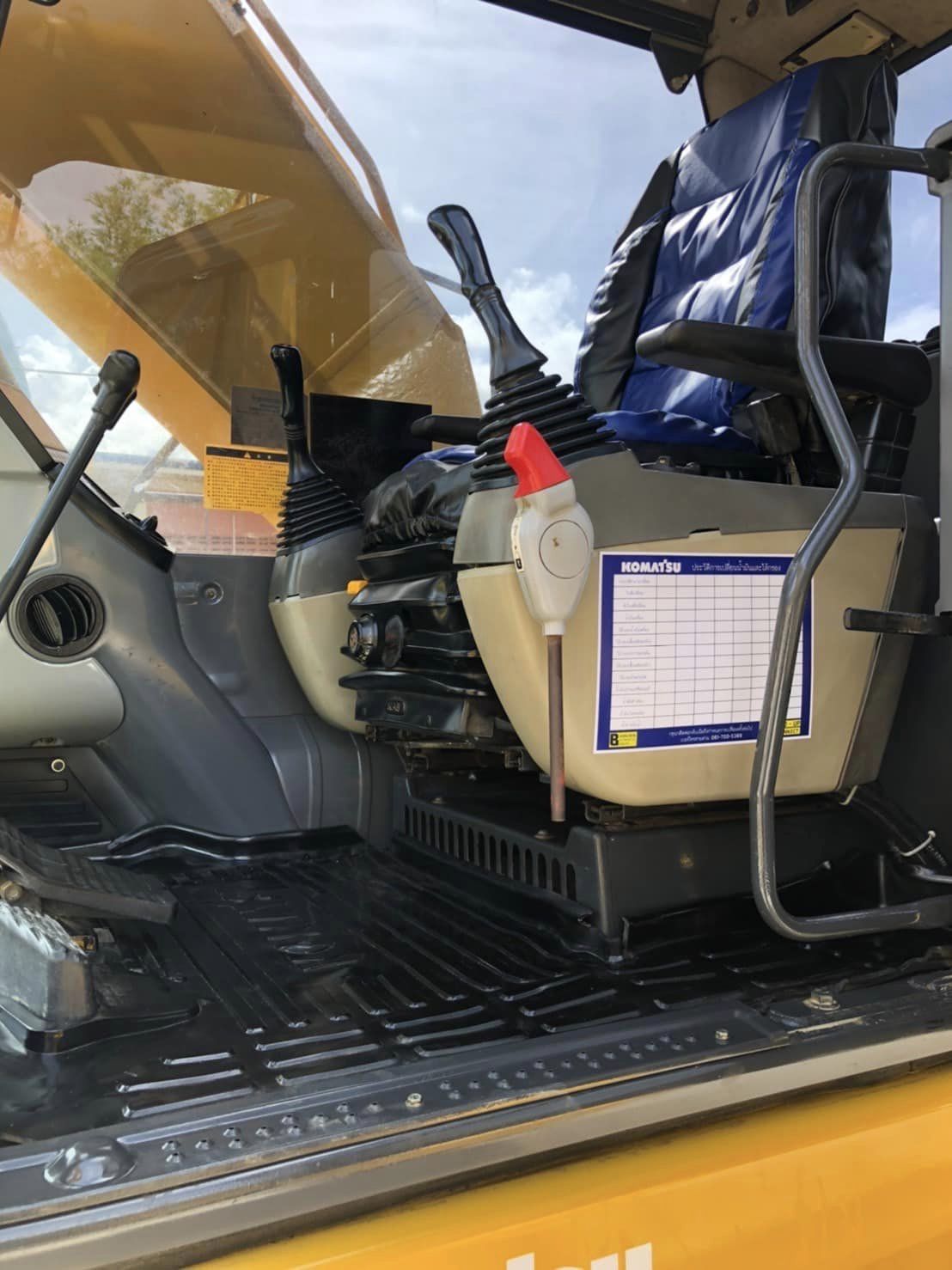 ขายแบคโฮ Komatsu PC200-8 พร้อมใช้ สด-ผ่อนได้ ขายแบคโฮ Komatsu PC200-8 พร้อมใช้ สด-ผ่อนได้