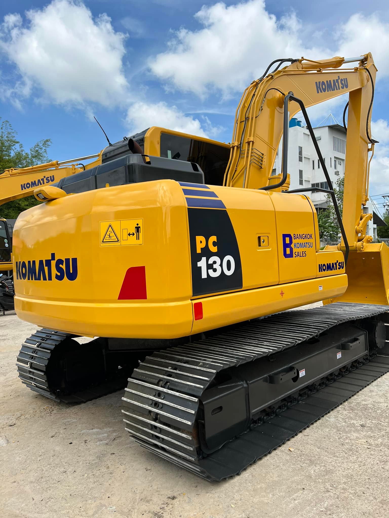 ขายแบคโฮ Komatsu PC130-8 098-7155789  086-4631102
