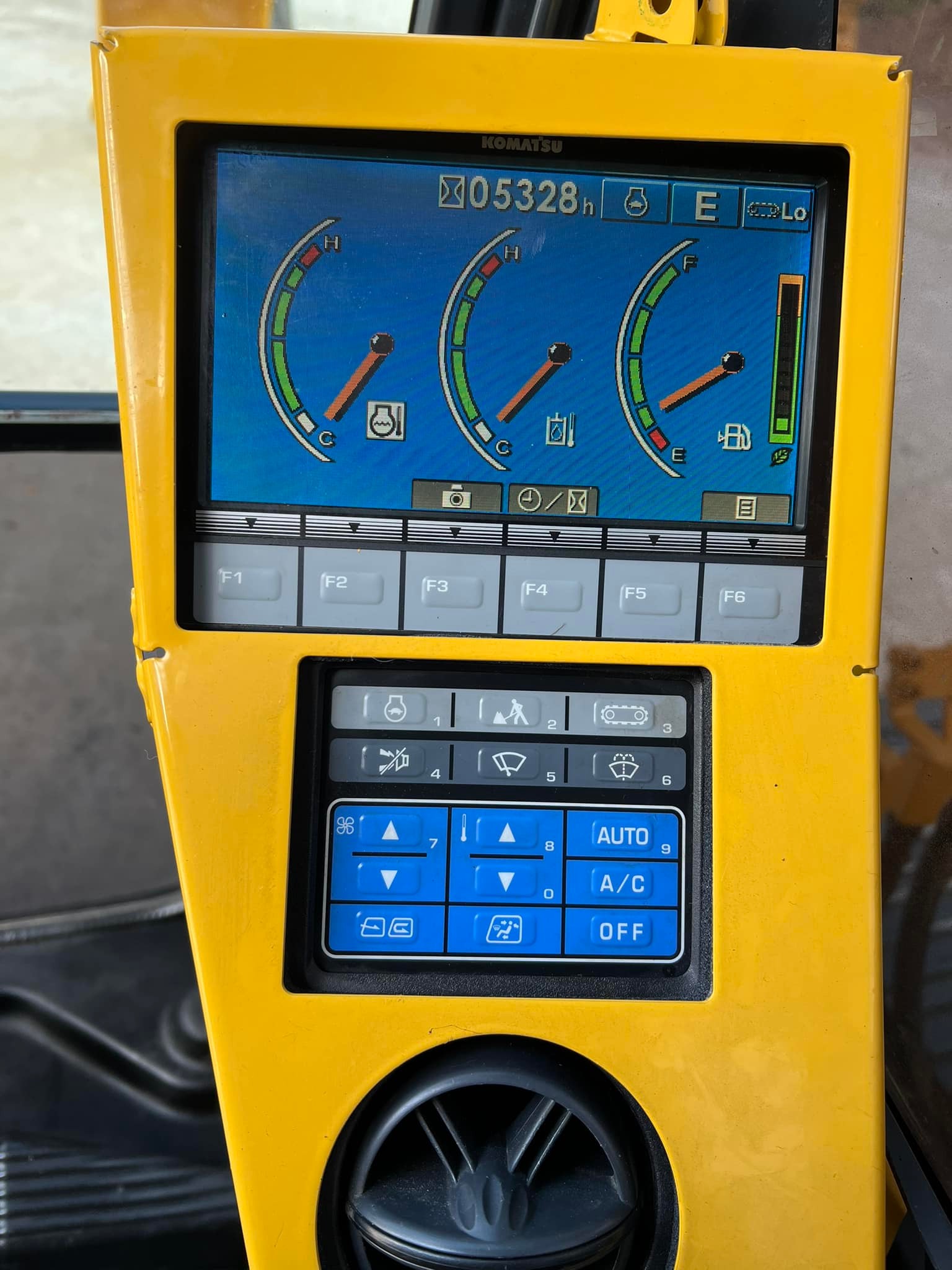 ขายแบคโฮ Komatsu PC130-8 098-7155789  086-4631102