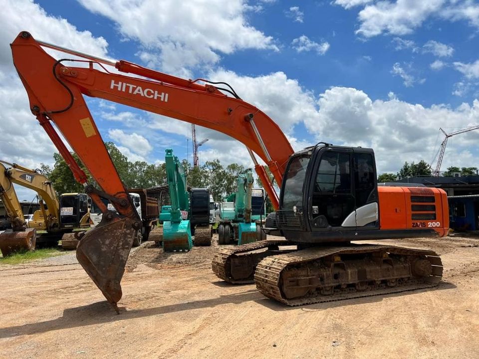 ขายแบคโฮค่ายส้ม Hitachi Zx200-5G พร้อมใช้ เร็วแรง