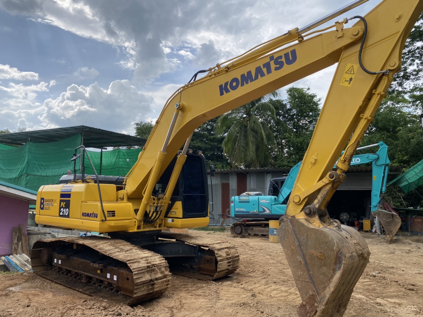 ขายแบคโฮ Komatsu PC210-10MO พร้อมใช้งาน 098-7155789 086-4631102 ขายแบคโฮ Komatsu PC210-10MO พร้อมใช้งาน 098-7155789 086-4631102