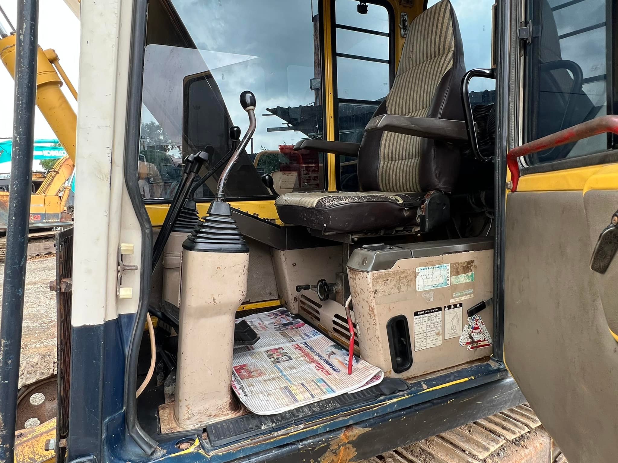 ขายแบคโฮ Komatsu PC60-6 พร้อมใช้ 098-7155789 086-4631102
