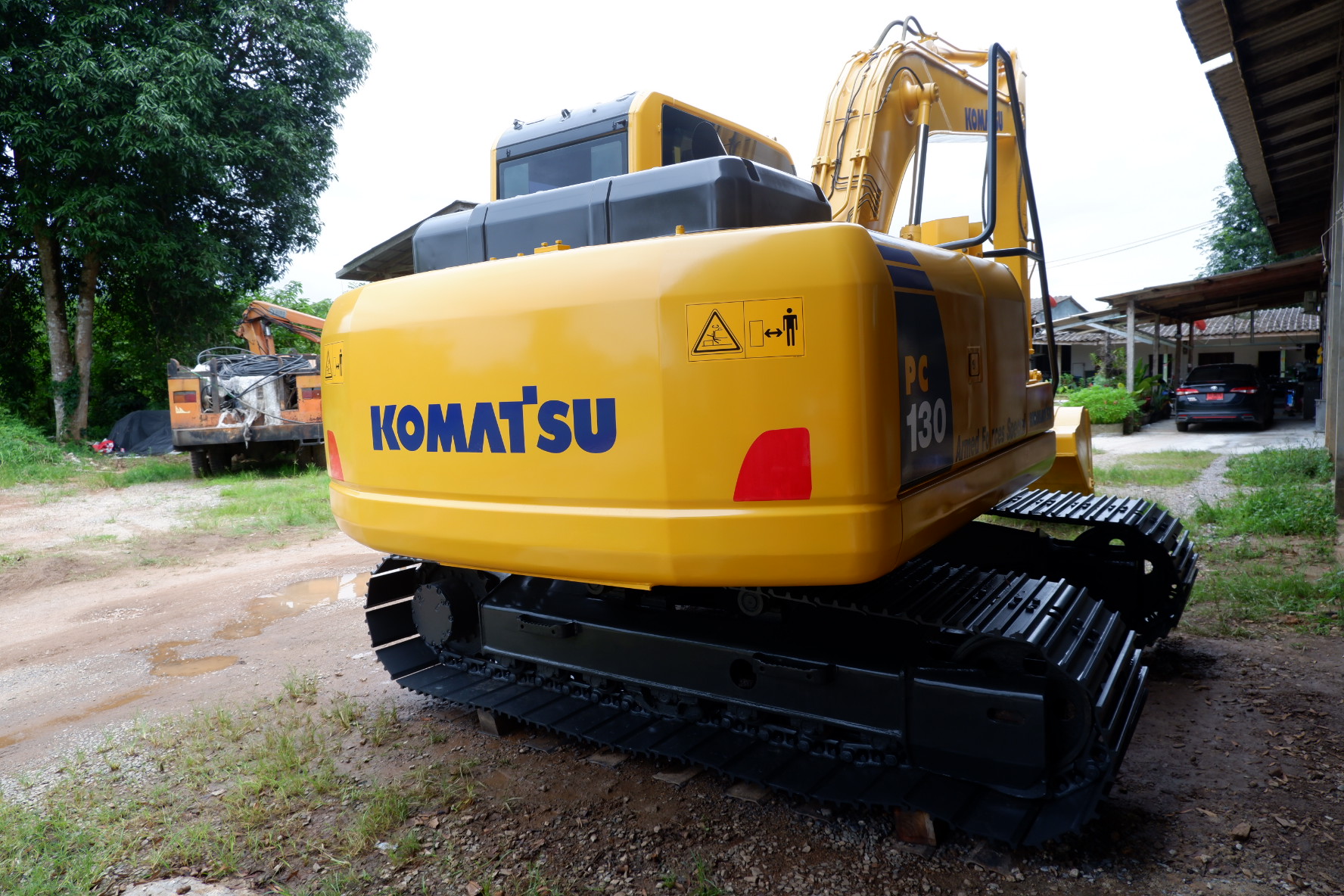 เข้าใหม่ 𝗞𝗼𝗺𝗮𝘁𝘀𝘂 𝗣𝗖𝟭𝟯𝟬-𝟴 ช่วงล่างเต็ม จัดไฟแนนซ์ได้