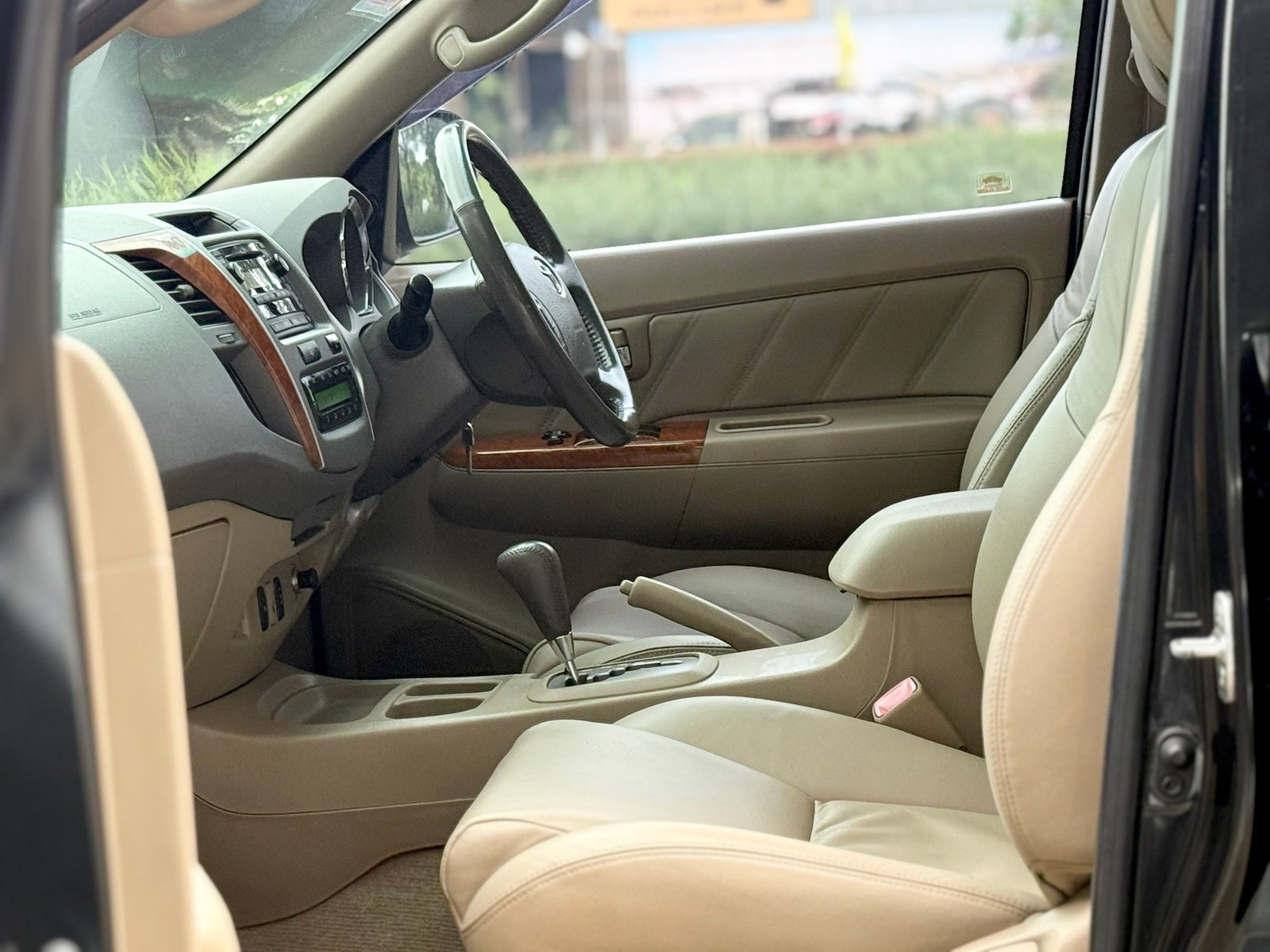 Fortuner 2.7V Auto มือเดียว เบนซิน 2WD ฟรีดาวน์ Fortuner 2.7V Auto มือเดียว เบนซิน 2WD ฟรีดาวน์