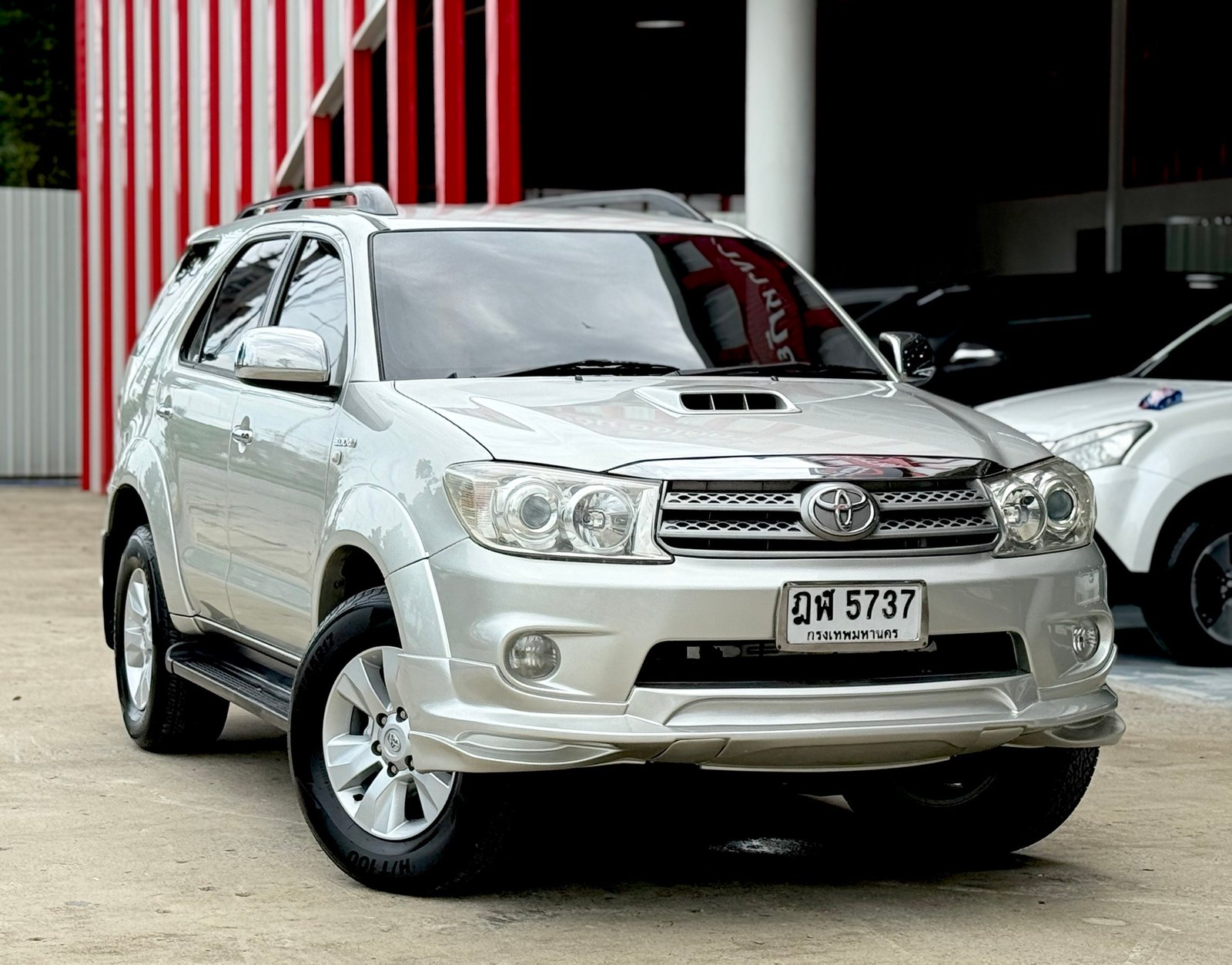 Fortuner 3.0V 2WD ดีเซล สวยมีเสน่ห์ สมบูรณ์ ดูแลถึง