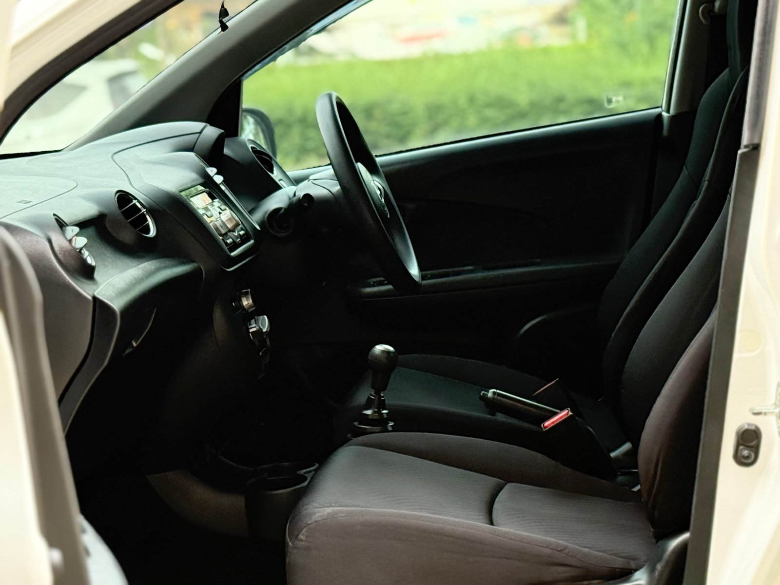 Brio Amaze 1.2V มือเดียว เกียร์ธรรมดา Airbag ABS ฟรีดาวน์ Brio Amaze 1.2V มือเดียว เกียร์ธรรมดา Airbag ABS ฟรีดาวน์