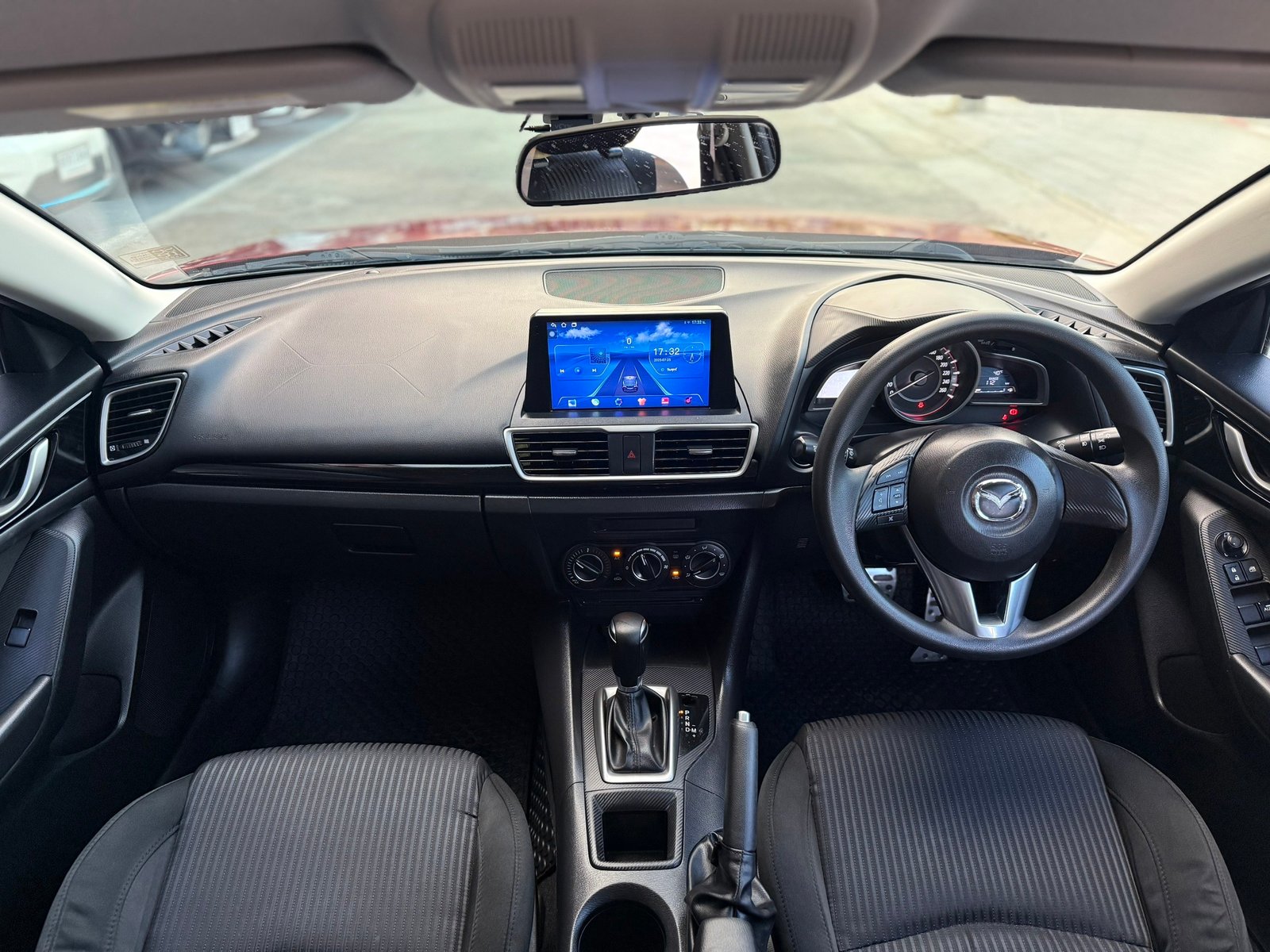Mazda 3 Skyactiv 2.0 Sport มือเดียว แต่งสวยมีเสน่ห์ Mazda 3 Skyactiv 2.0 Sport มือเดียว แต่งสวยมีเสน่ห์