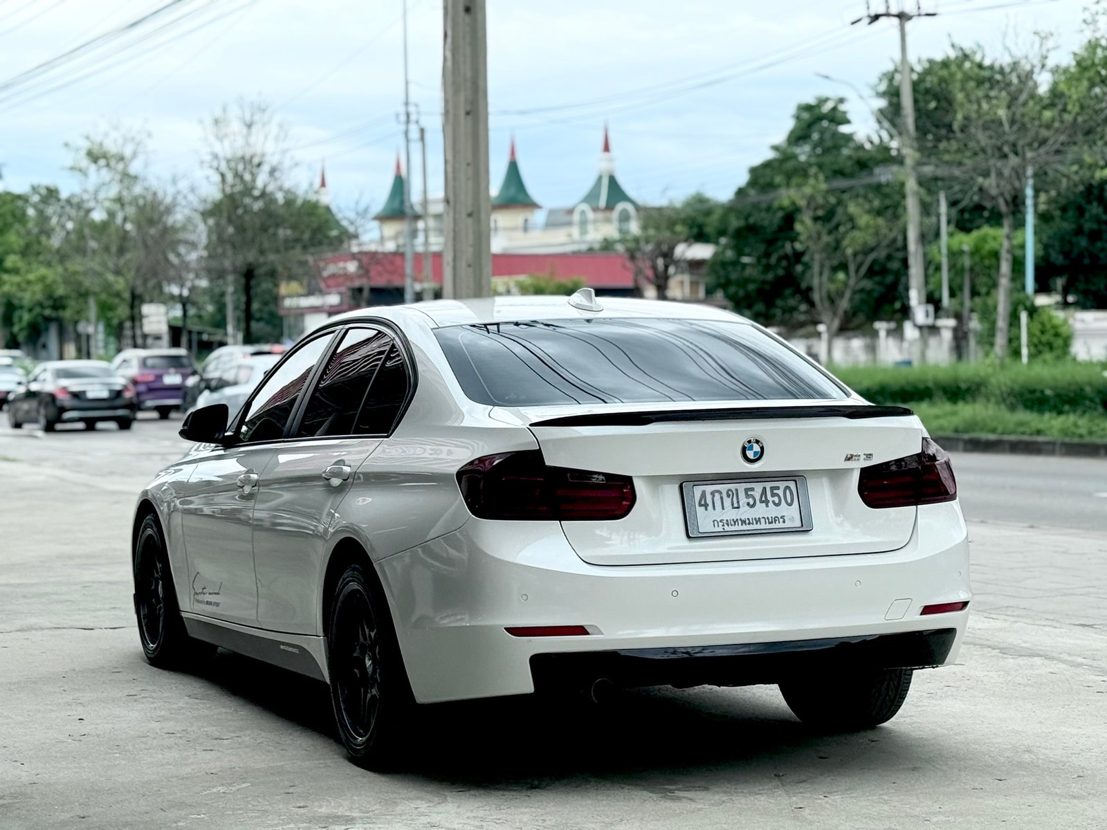 BMW F30 316i สวยมีเสน่ห์ สภาพสมบูรณ์ ขับดีมาก BMW F30 316i สวยมีเสน่ห์ สภาพสมบูรณ์ ขับดีมาก