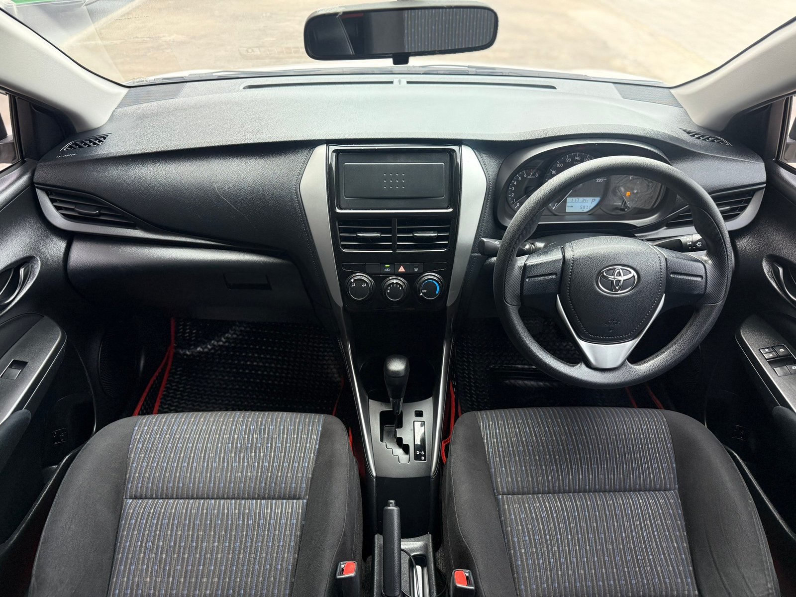 Yaris Ativ 1.2 Auto มือเดียว สวยมีเสน่ห์ ไม่เคยชน Yaris Ativ 1.2 Auto มือเดียว สวยมีเสน่ห์ ไม่เคยชน