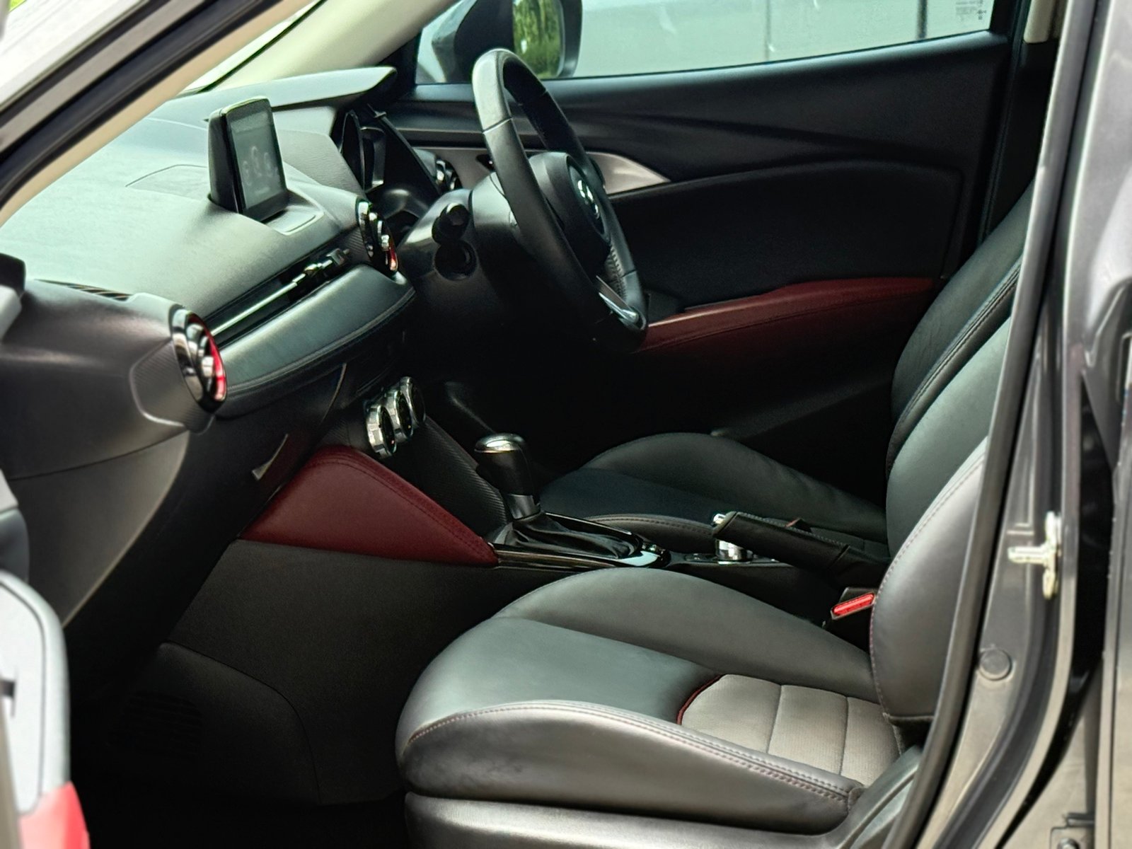 CX-3 2.0S ไมเนอร์เชนจ์ มือเดียว ไม่เคยชน เช็คศูนย์ตลอด CX-3 2.0S ไมเนอร์เชนจ์ มือเดียว ไม่เคยชน เช็คศูนย์ตลอด
