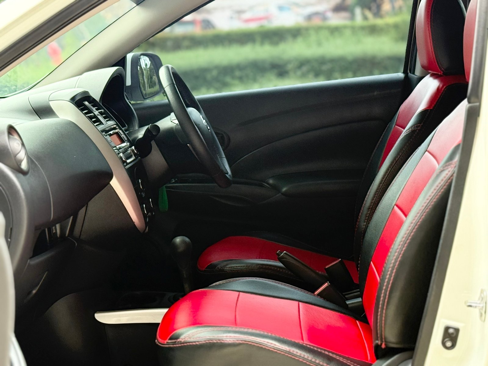 Almera 1.2E Sportech สวยมีเสน่ห์ สมบูรณ์ ประหยัดน้ำมัน Almera 1.2E Sportech สวยมีเสน่ห์ สมบูรณ์ ประหยัดน้ำมัน
