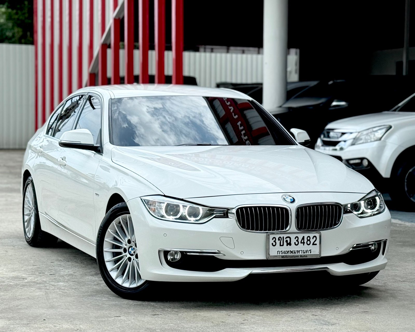 F30 320i Luxury ใช้น้อย สวยมีเสน่ห์ น็อตเดิมทั้งคัน
