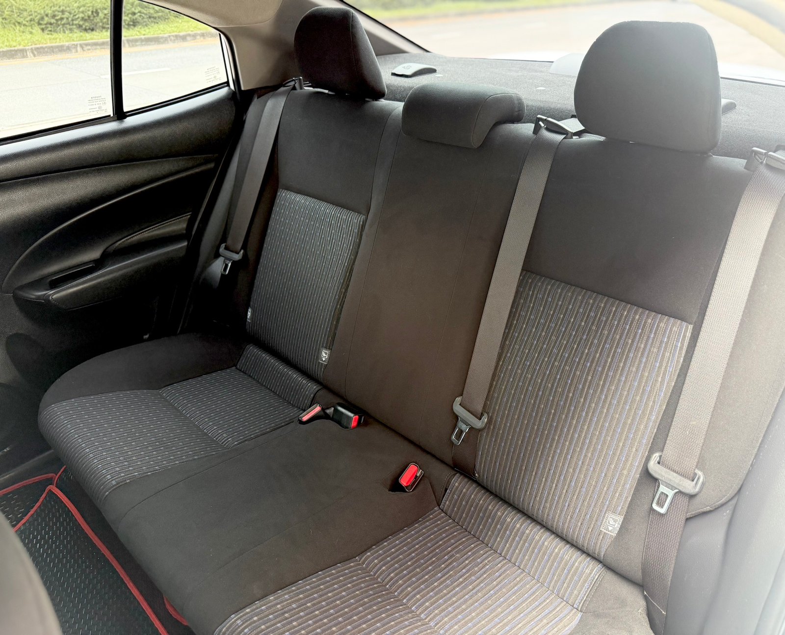 Yaris Ativ 1.2 Auto มือเดียว สวยมีเสน่ห์ ไม่เคยชน