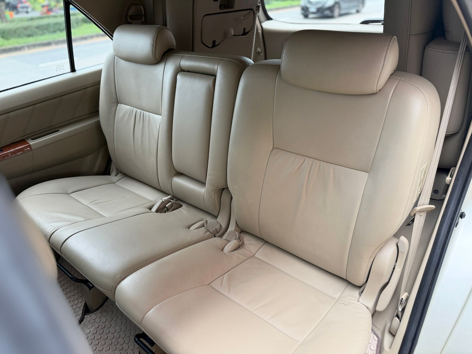 Fortuner 3.0V 2WD ดีเซล สวยมีเสน่ห์ สมบูรณ์ ดูแลถึง