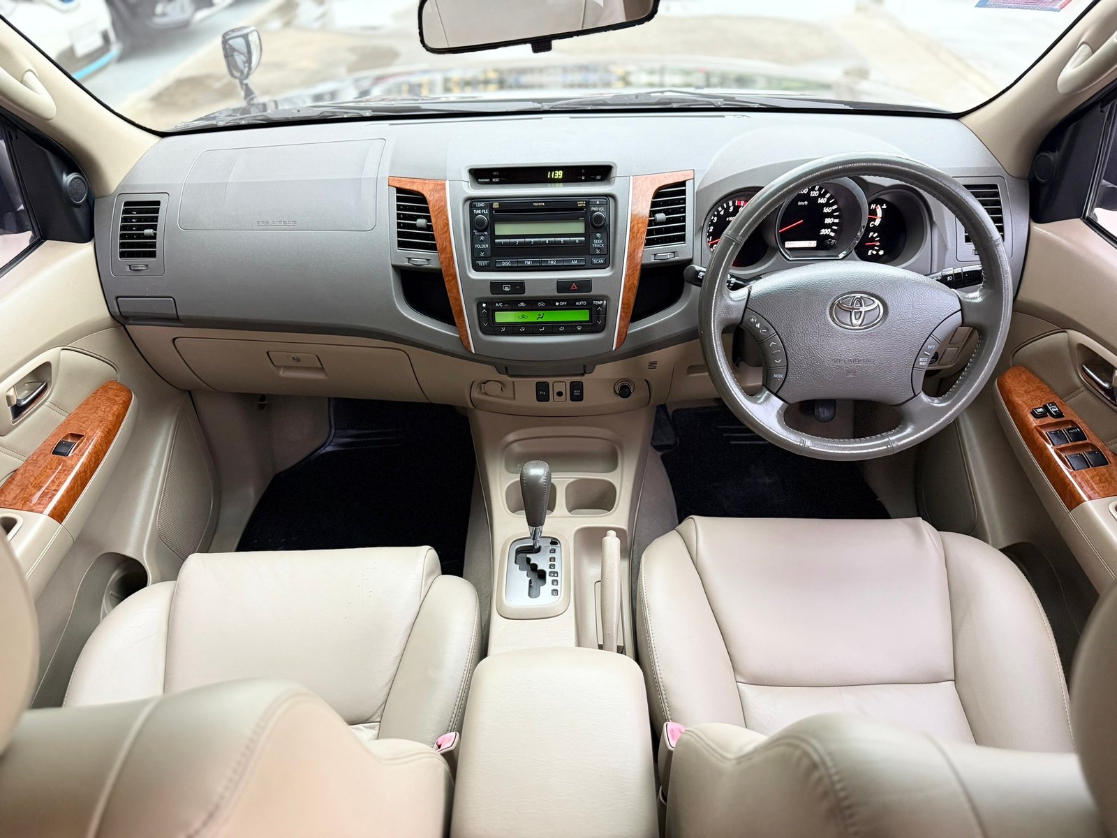 Fortuner 2.7V Auto มือเดียว เบนซิน 2WD ฟรีดาวน์ Fortuner 2.7V Auto มือเดียว เบนซิน 2WD ฟรีดาวน์