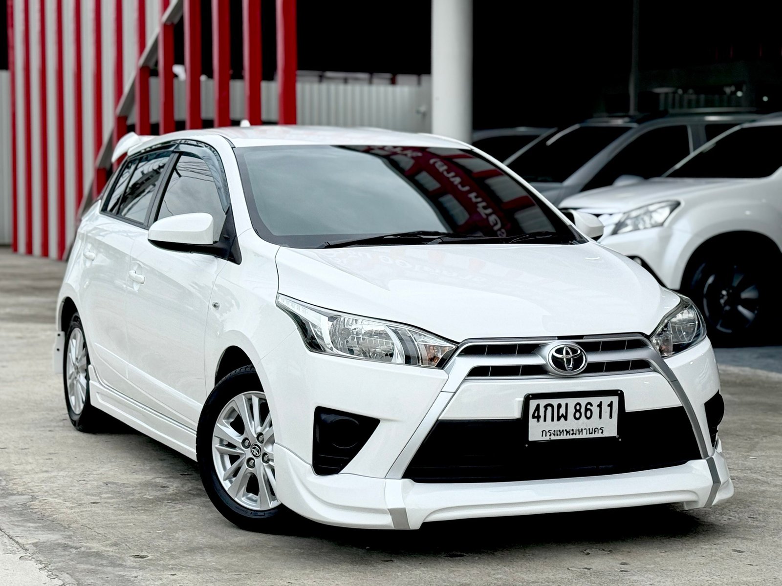 Yaris 1.2E Auto ชุดแต่งรอบคัน สวยมีเสน่ห์ ฟรีดาวน์