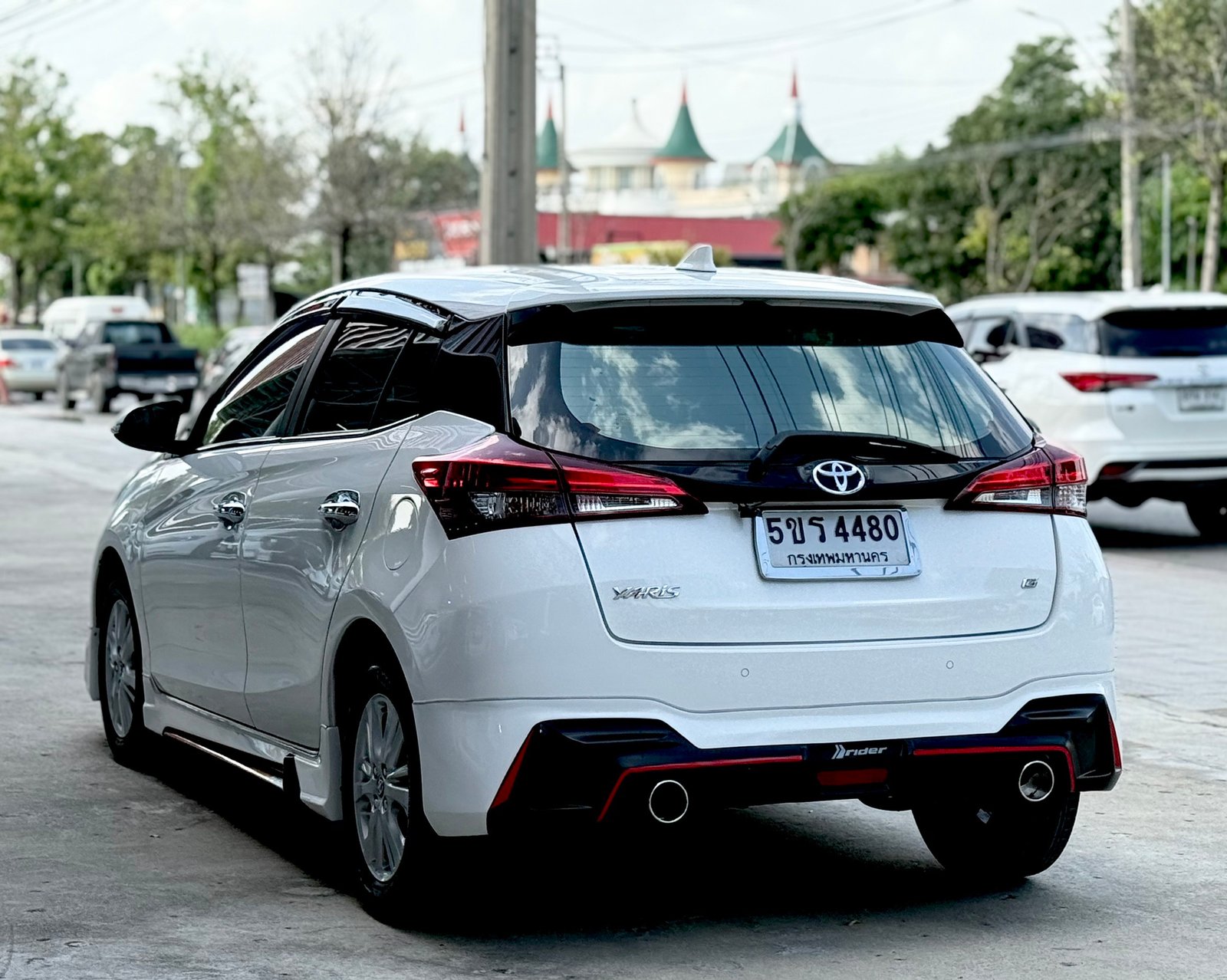 Yaris 1.2G Sport 5ประตู รุ่นTopสุด เช็คศูนย์ตลอด Yaris 1.2G Sport 5ประตู รุ่นTopสุด เช็คศูนย์ตลอด