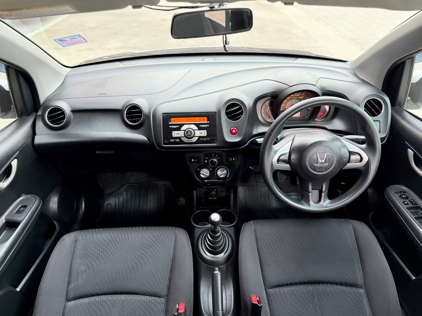 Brio Amaze 1.2V มือเดียว เกียร์ธรรมดา Airbag ABS ฟรีดาวน์ Brio Amaze 1.2V มือเดียว เกียร์ธรรมดา Airbag ABS ฟรีดาวน์