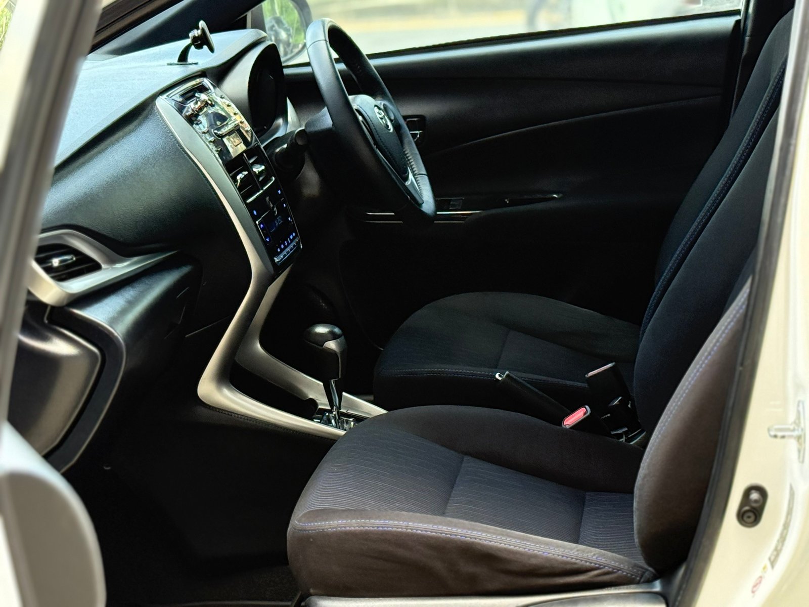 Yaris 1.2G Sport 5ประตู รุ่นTopสุด เช็คศูนย์ตลอด Yaris 1.2G Sport 5ประตู รุ่นTopสุด เช็คศูนย์ตลอด