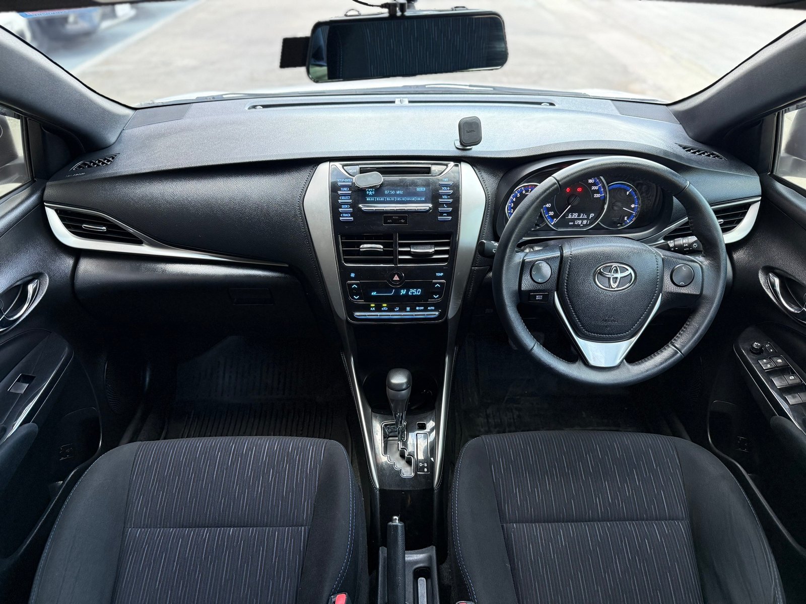 Yaris 1.2G Sport 5ประตู รุ่นTopสุด เช็คศูนย์ตลอด Yaris 1.2G Sport 5ประตู รุ่นTopสุด เช็คศูนย์ตลอด